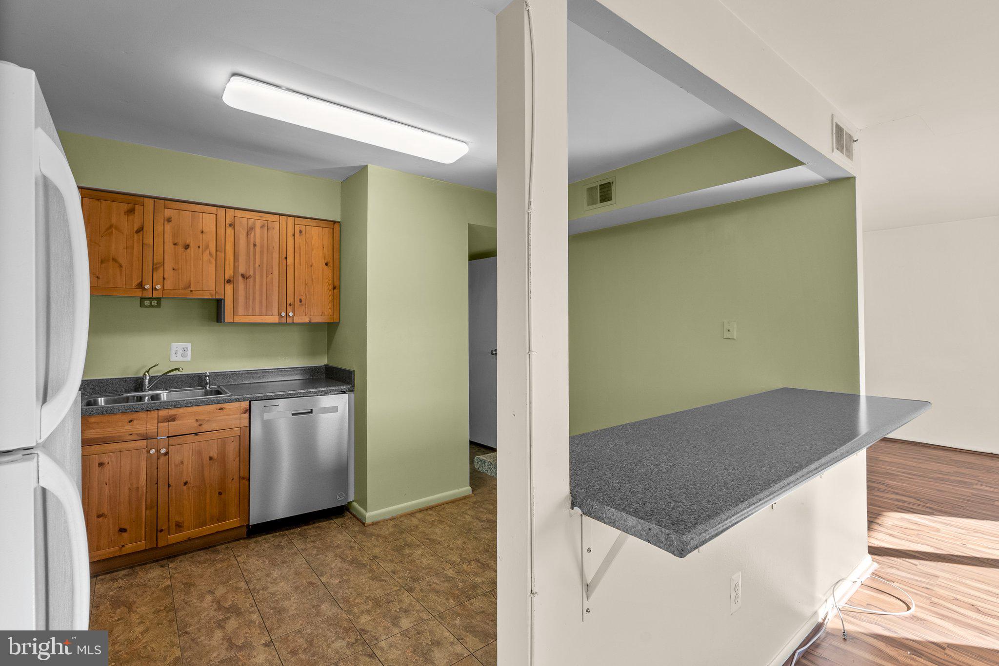 HUNTING RIDGE CONDOMINIUM - Residential