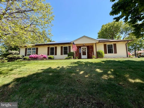 Homes For Sale - 102 Carriage Hill Court<br/> Burlington County, COLUMBUS, NJ 08022