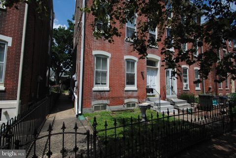 Townhouse For Rent - 317 E Union Street<br/> BURLINGTON, NJ 08016