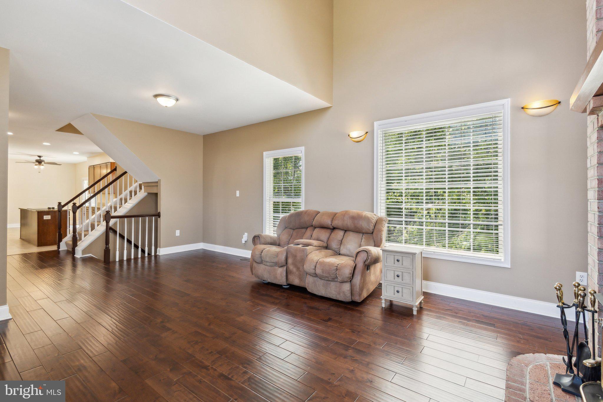 9 WHITESTONE DRIVE