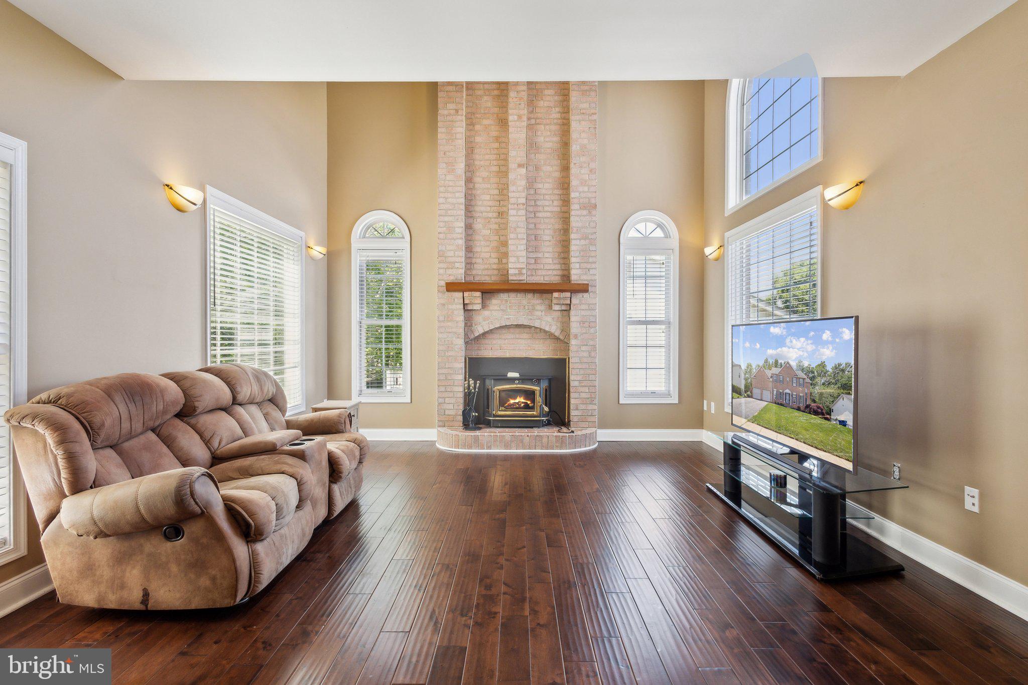 9 WHITESTONE DRIVE