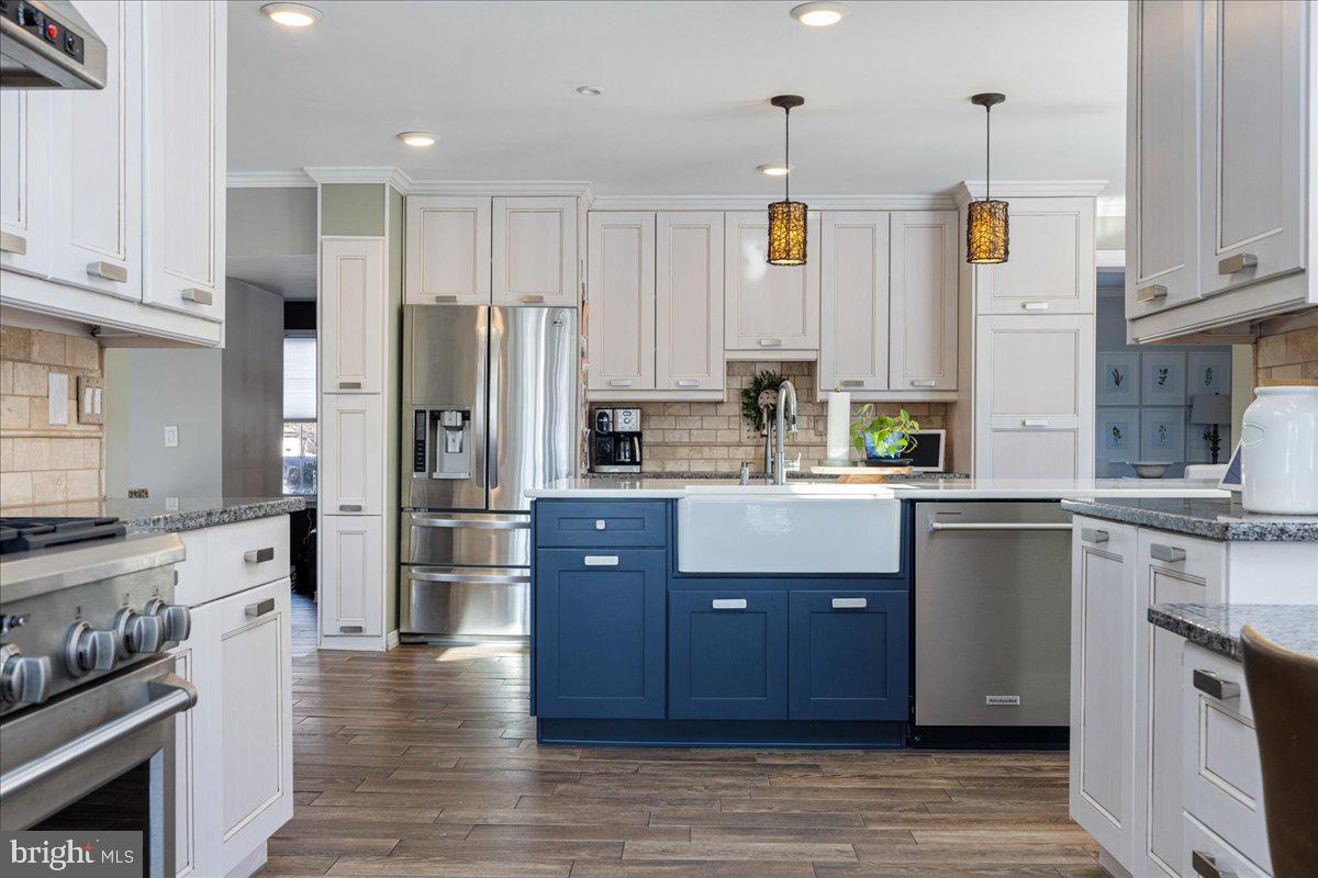 PEBBLE CREEK - Residential