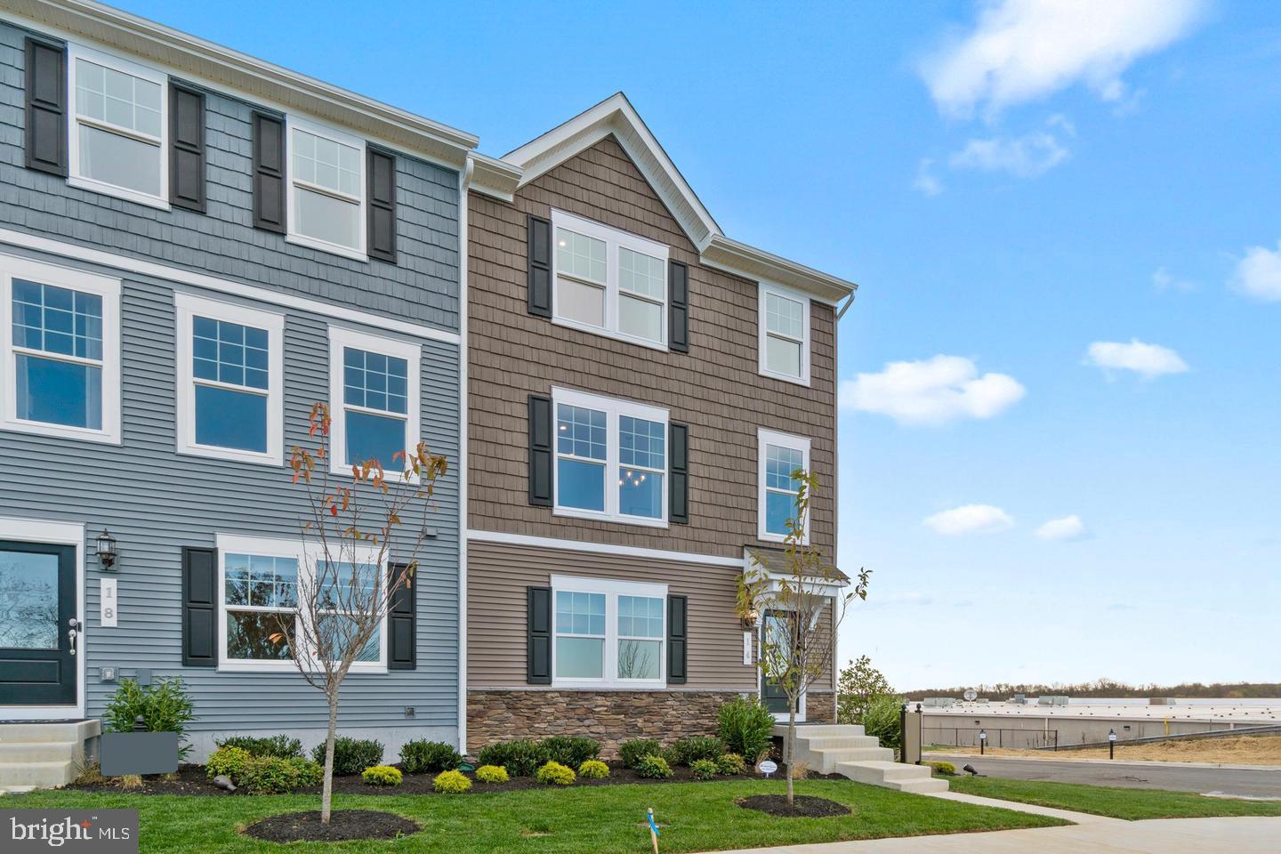 372 ANTHEM STREET [448]
