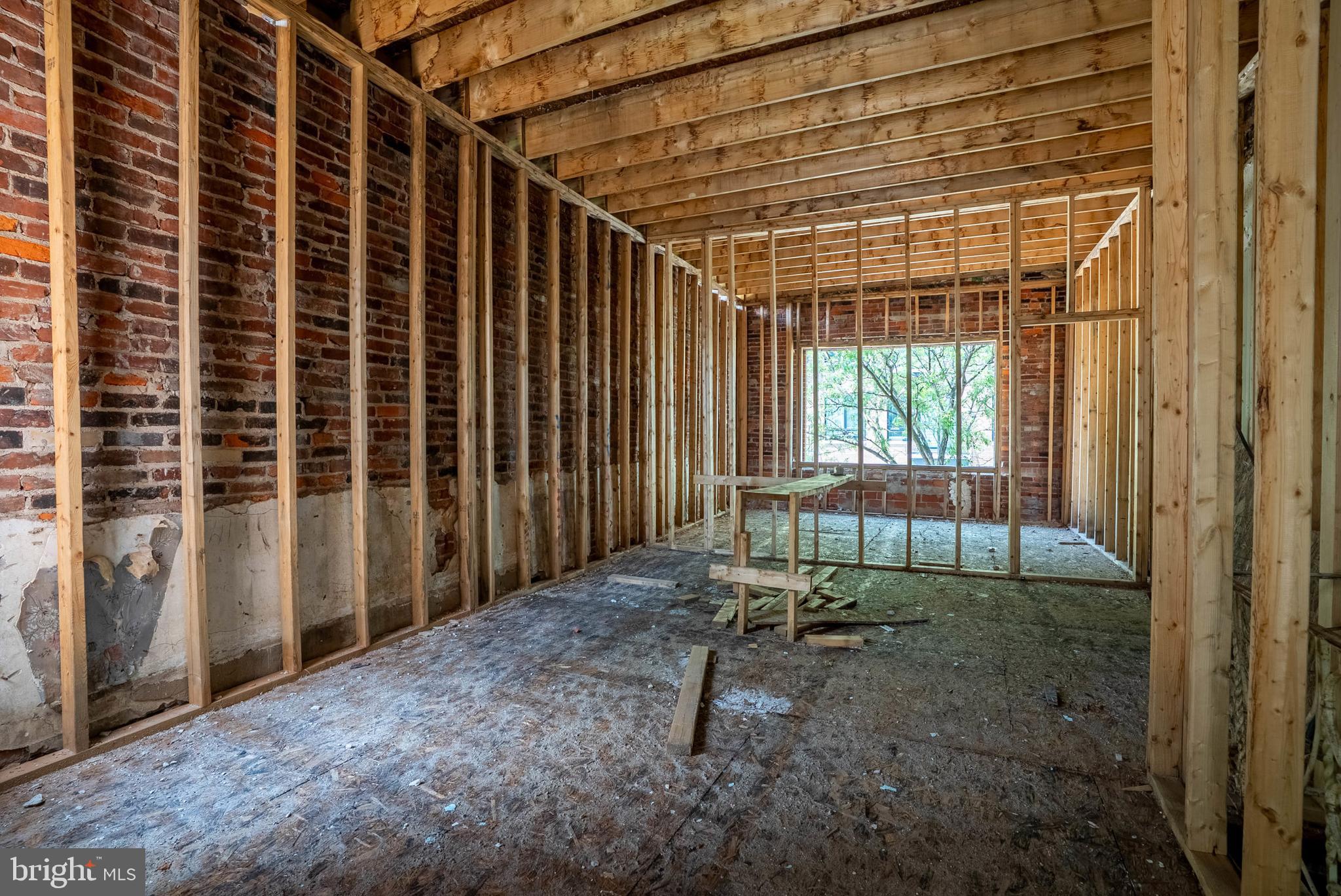 POINT BREEZE - Residential Income