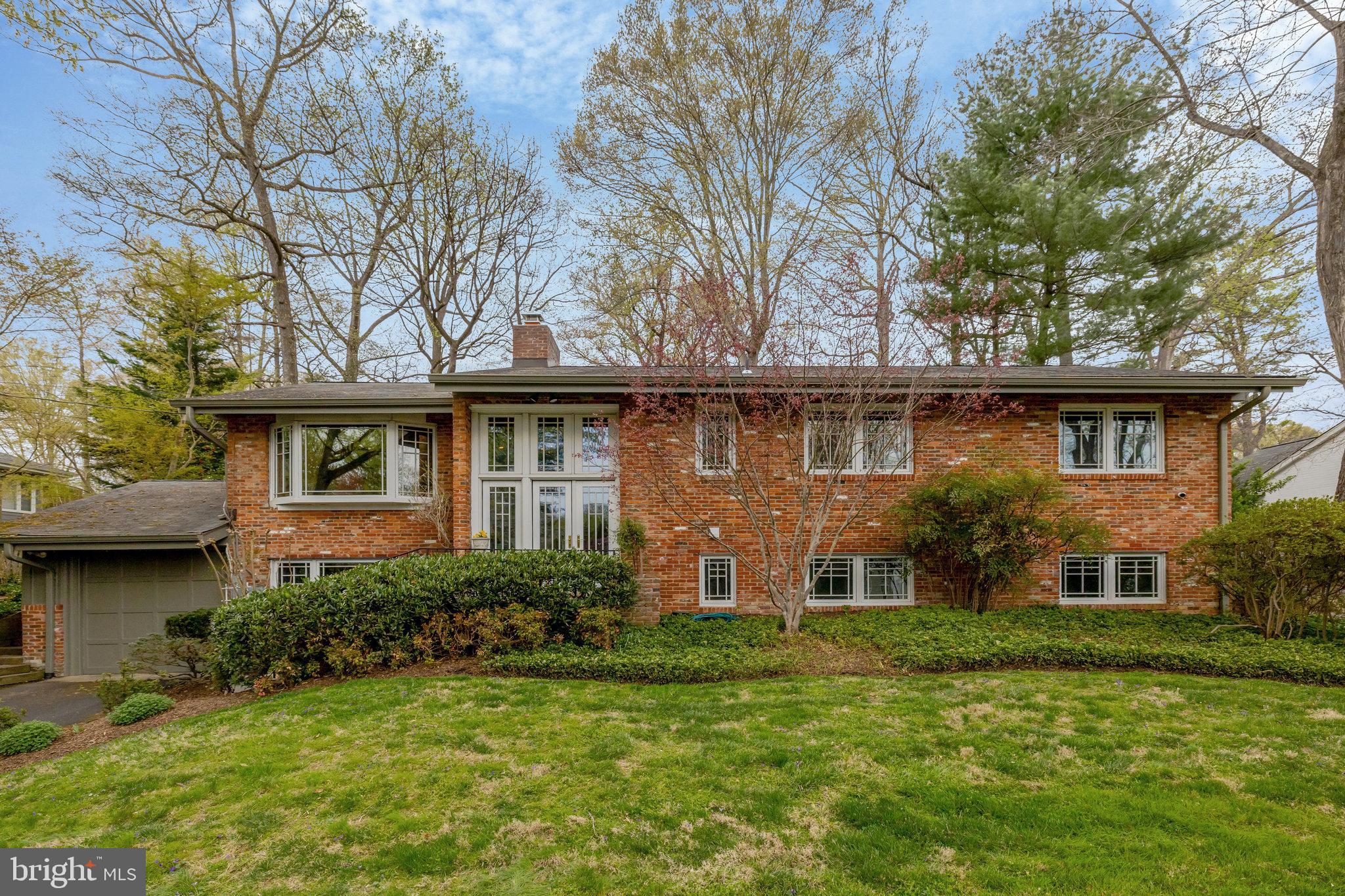 1504 WOODACRE DRIVE