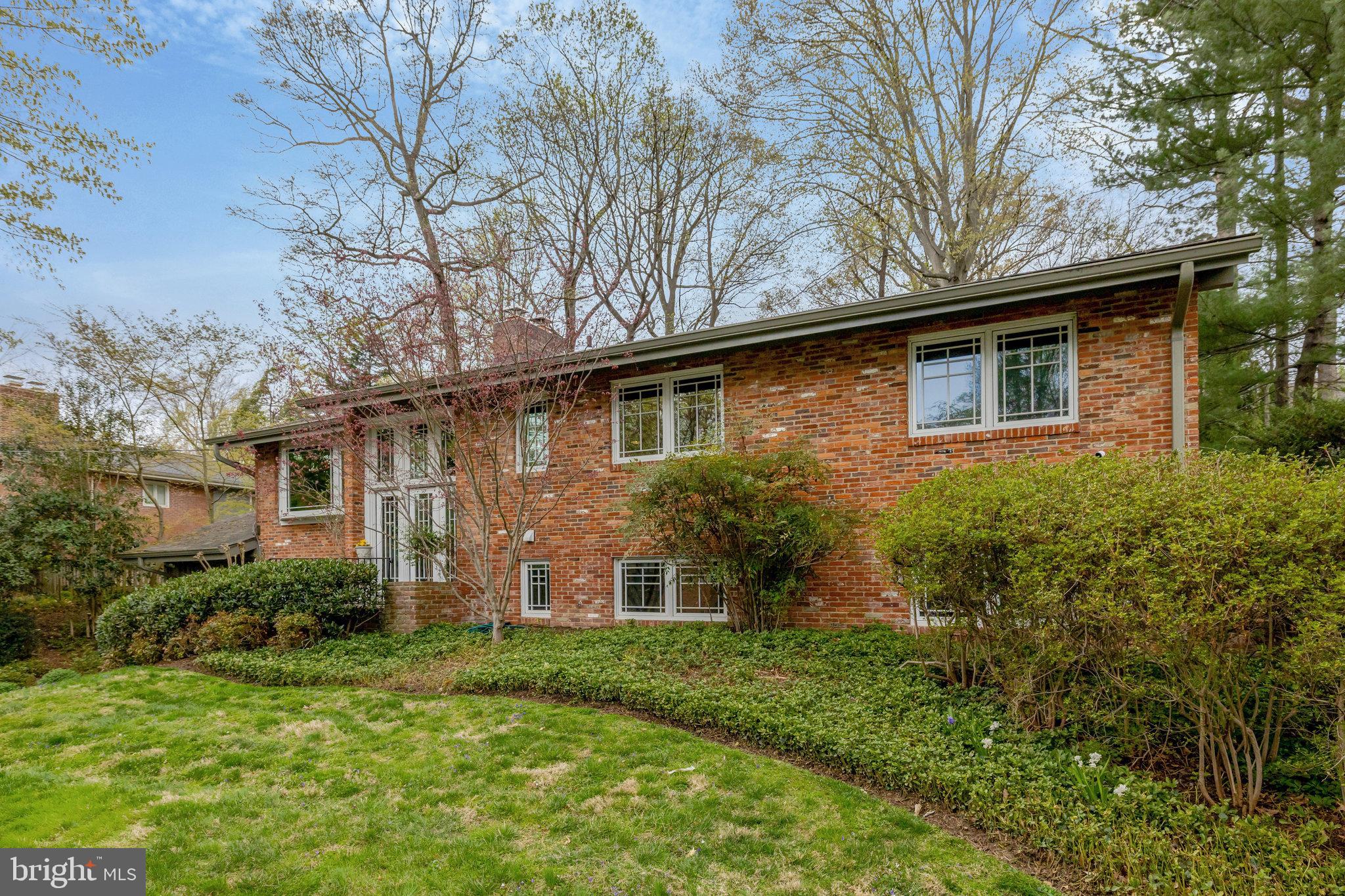1504 WOODACRE DRIVE