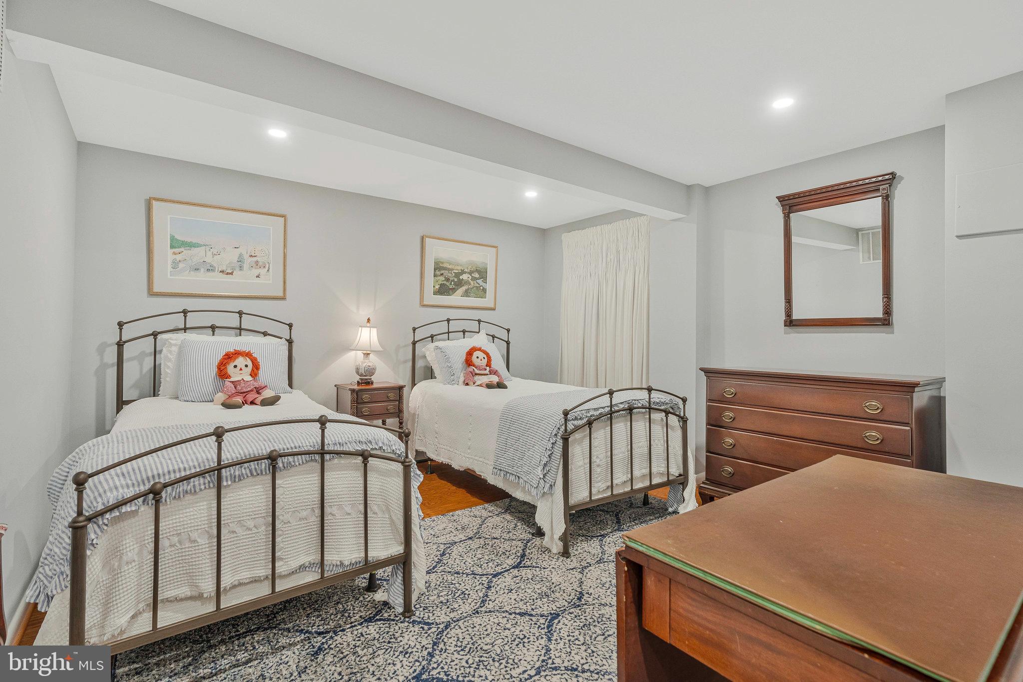 CHESTERBROOK WOODS - Residential