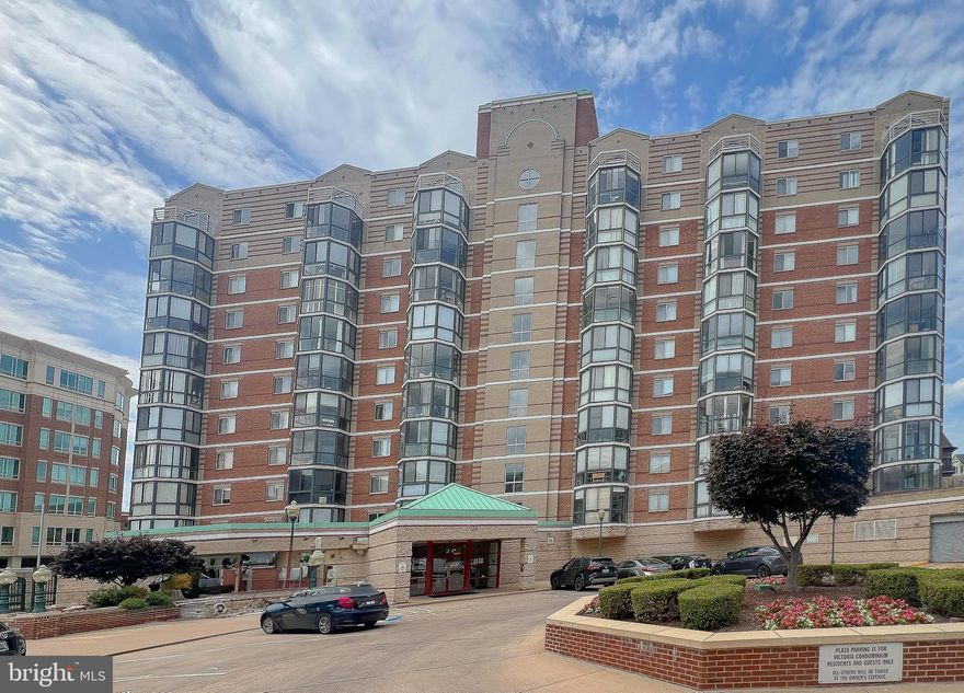 Fantastic location just steps from the courthouse, theater, restaurants, shops, and easy access to I-270. This well-maintained condo features an updated kitchen with stainless steel appliances, granite countertops, and hardwood flooring throughout. The spacious bedroom includes a walk-in closet, and there’s a cozy enclosed porch area just off the living room—perfect for relaxing or working from home. The building also offers an on-site gym for your convenience.