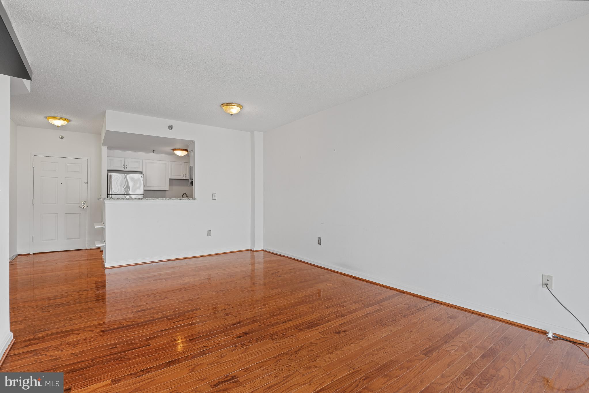 24 COURTHOUSE SQUARE 408