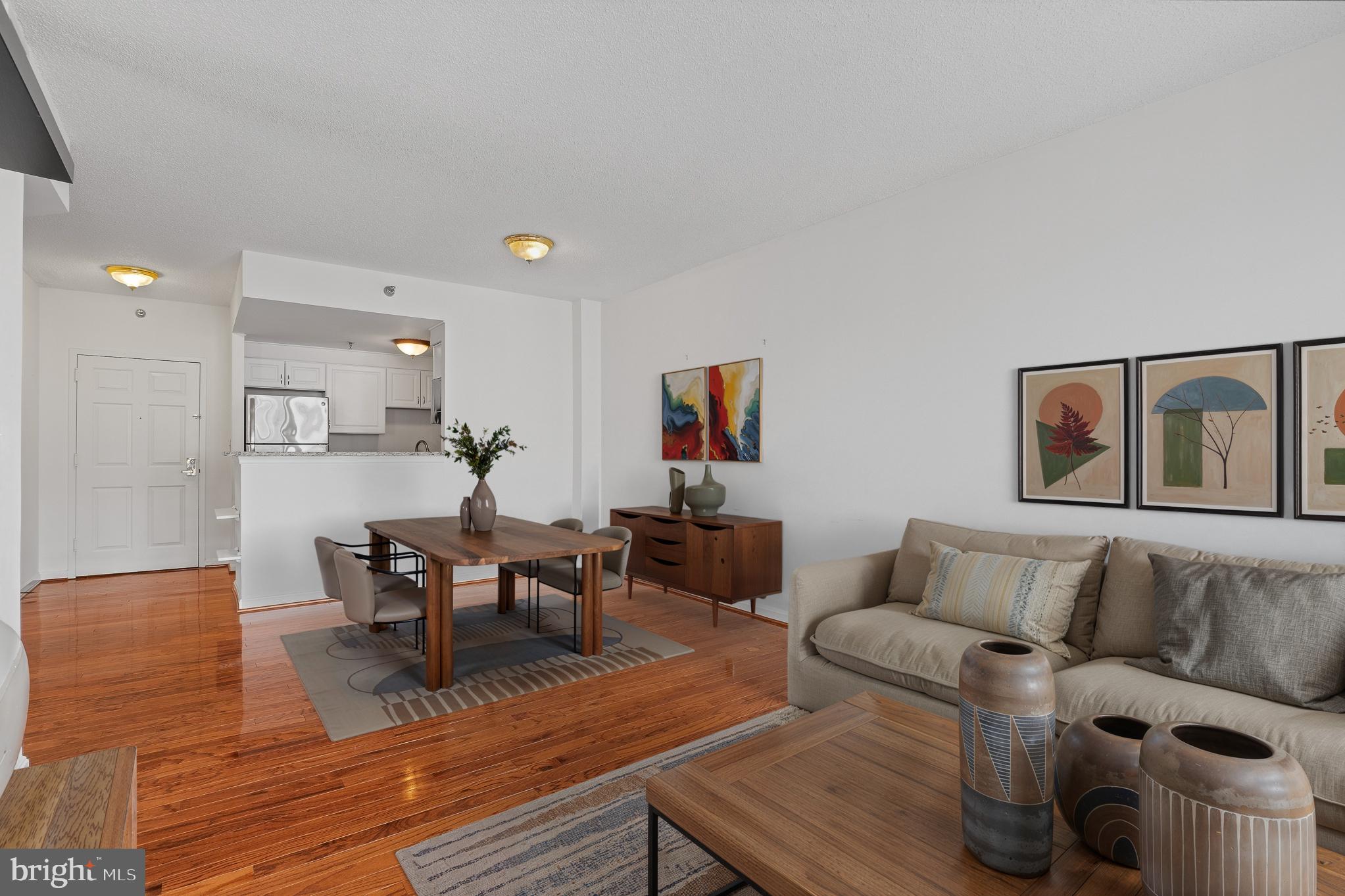 24 COURTHOUSE SQUARE 408