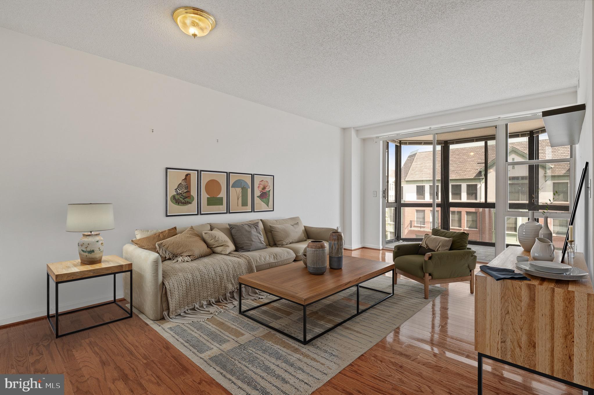 24 COURTHOUSE SQUARE 408