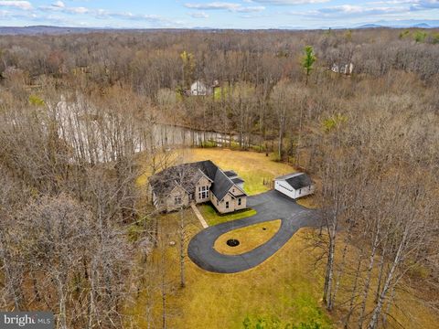 Homes For Sale - 16199 Covey Circle<br/> AMISSVILLE, VA 20106