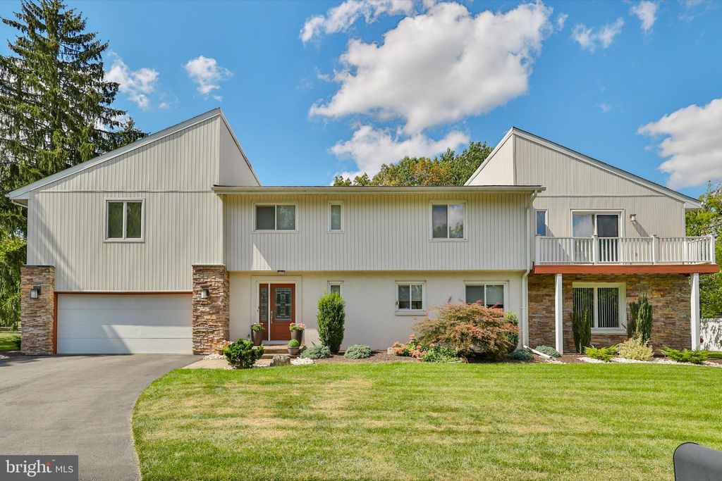 Photo of 930 Springhouse Road, ALLENTOWN, PA 18104 (MLS # PALH2013268)