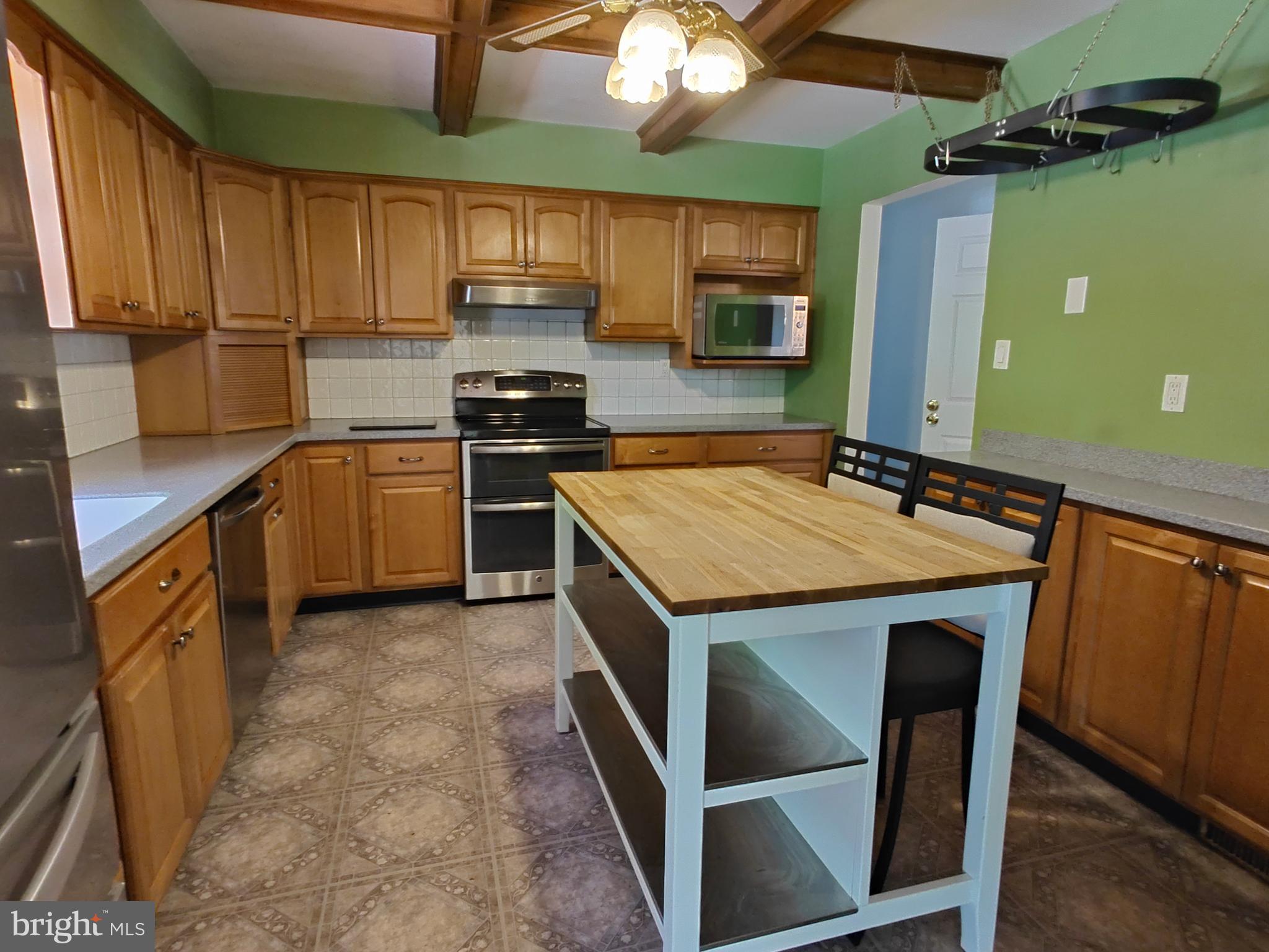 GOLDEN BEACH - Residential