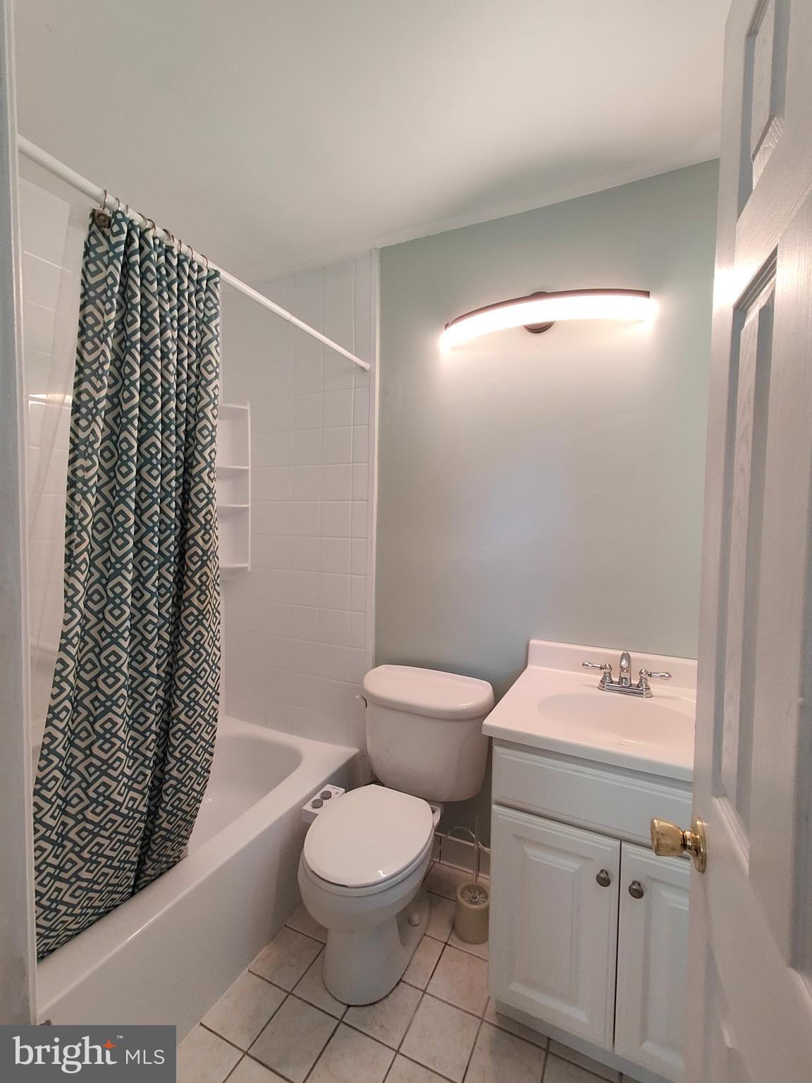 GOLDEN BEACH - Residential