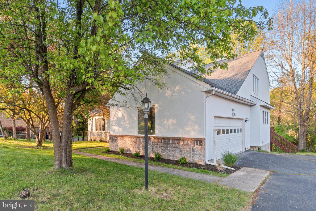 311 ROLLING KNOLL DRIVE