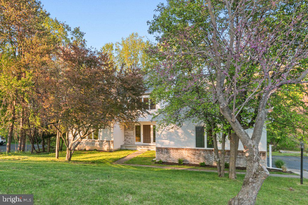 311 ROLLING KNOLL DRIVE