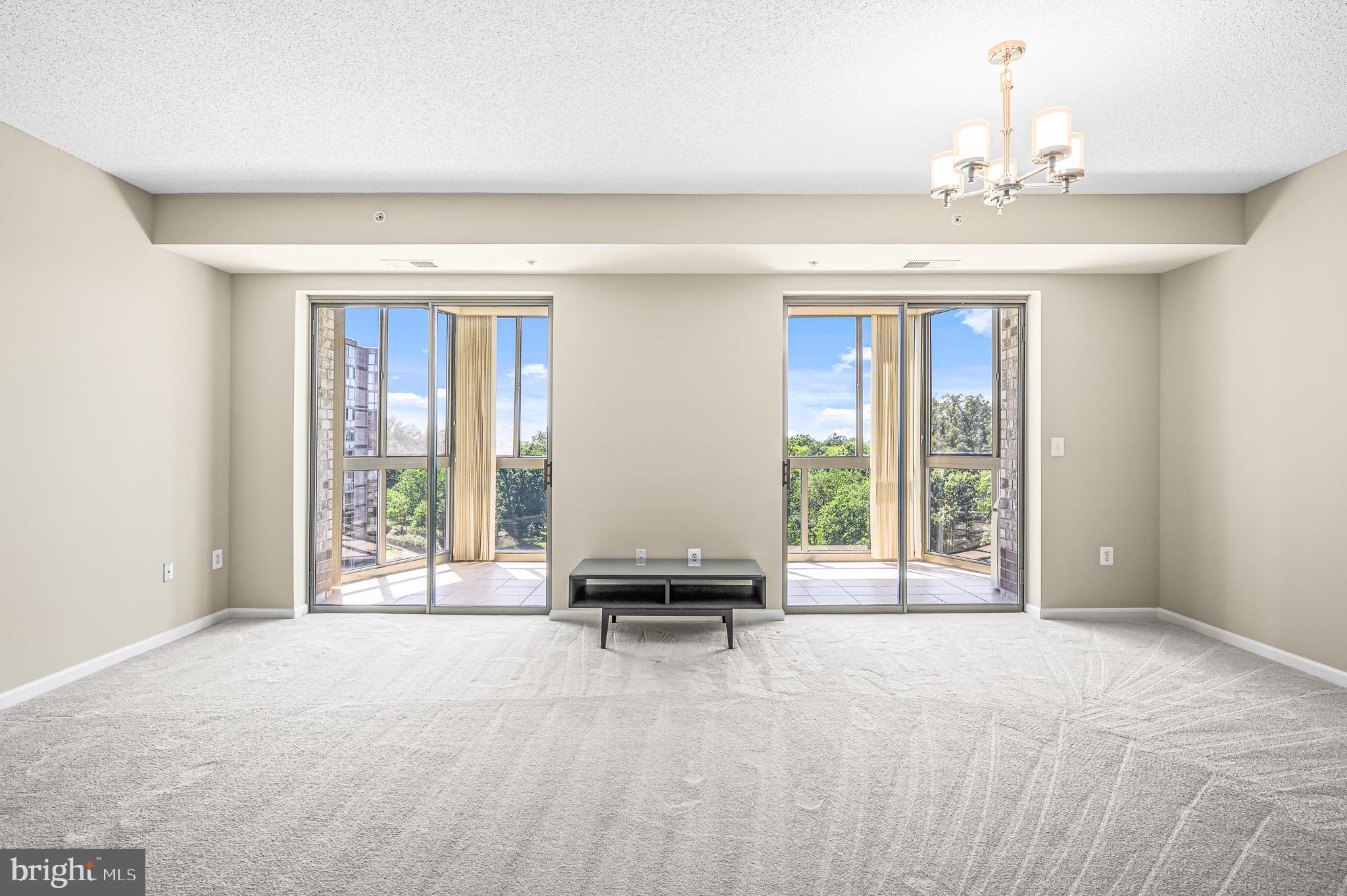 LANSDOWNE WOODS - Residential