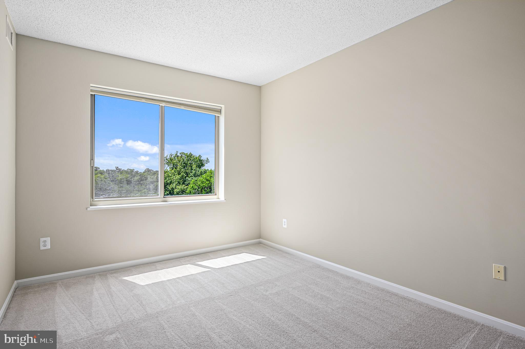 LANSDOWNE WOODS - Residential