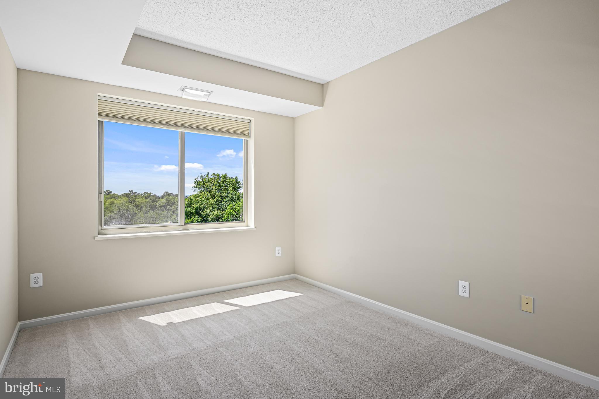 LANSDOWNE WOODS - Residential