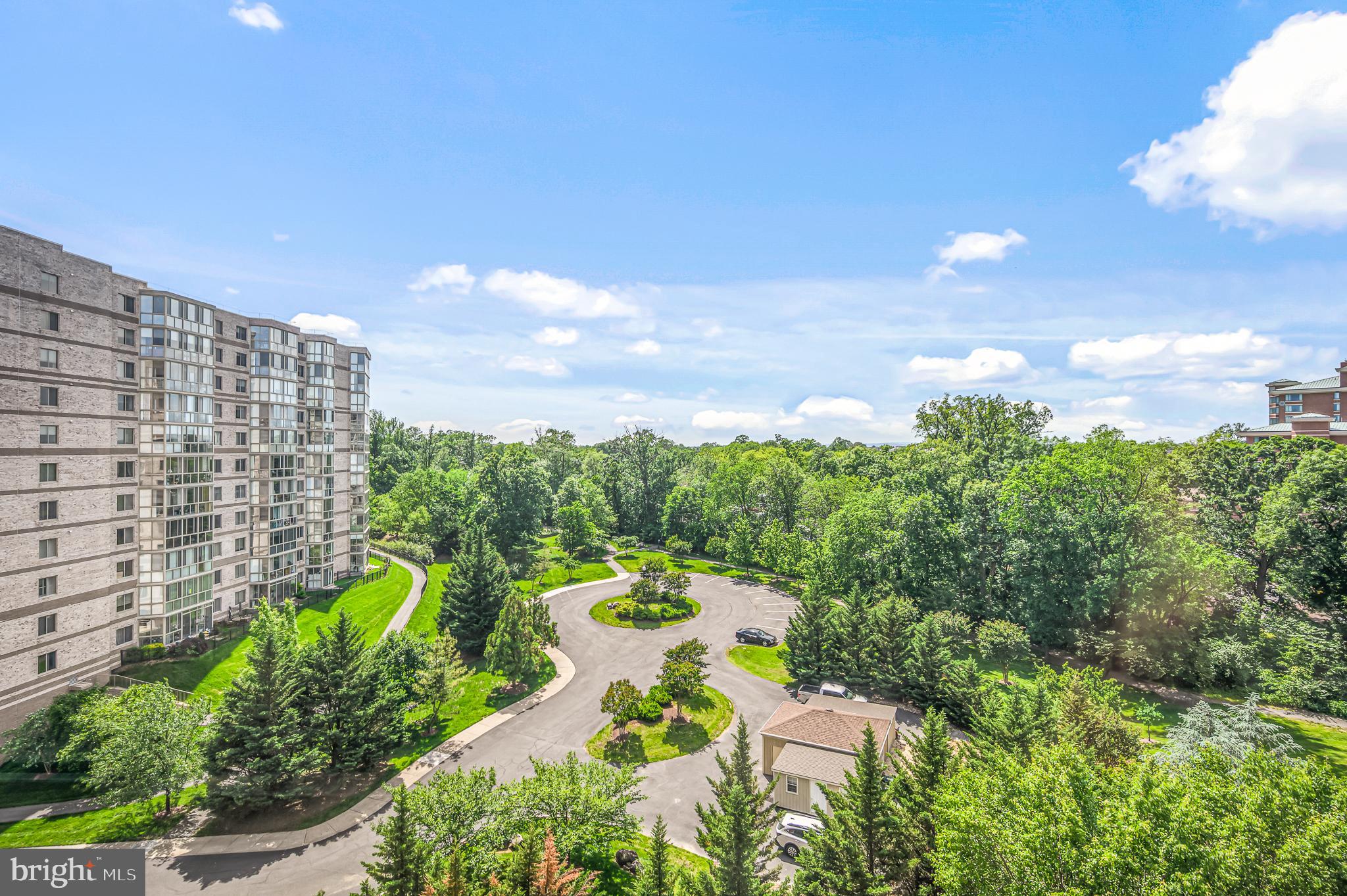 LANSDOWNE WOODS - Residential