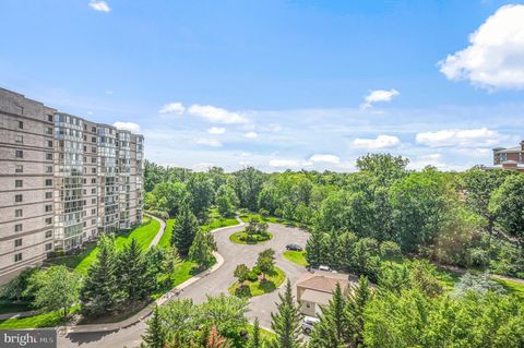 Photo of 19355 Cypress Ridge Terrace #802, LEESBURG, VA 20176 (MLS # VALO2114060)