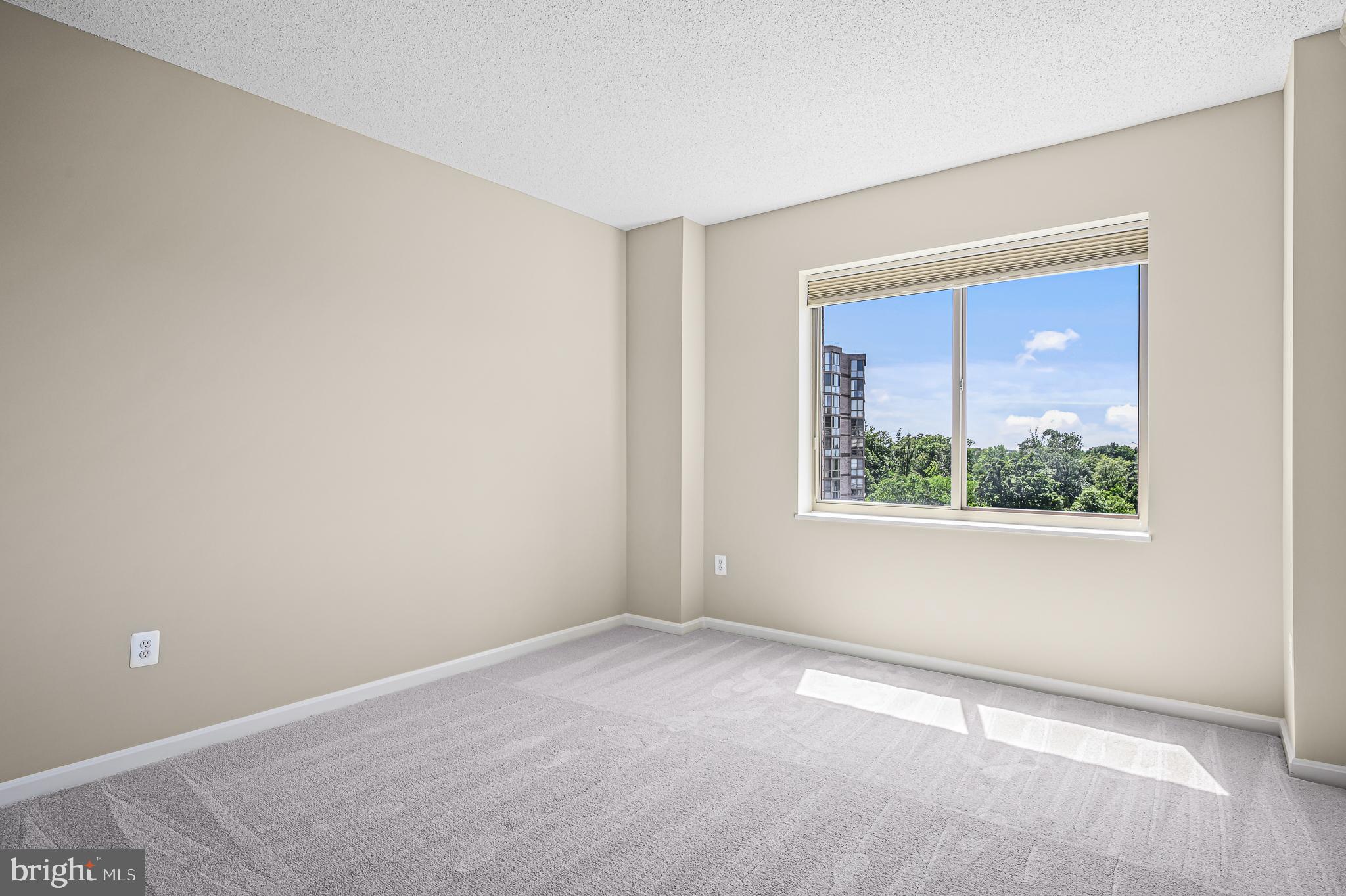 LANSDOWNE WOODS - Residential