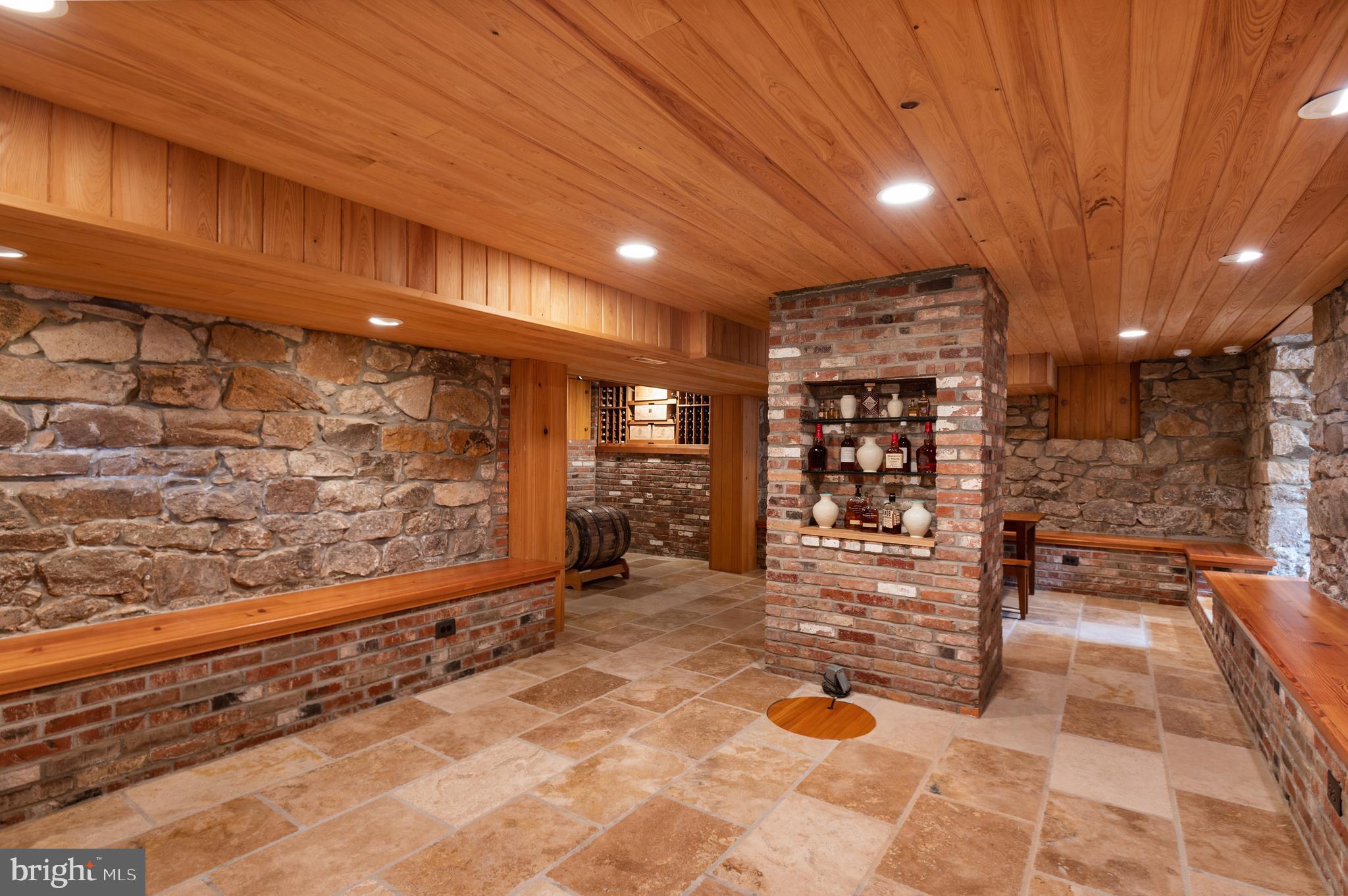 FENWICK COURT - Residential