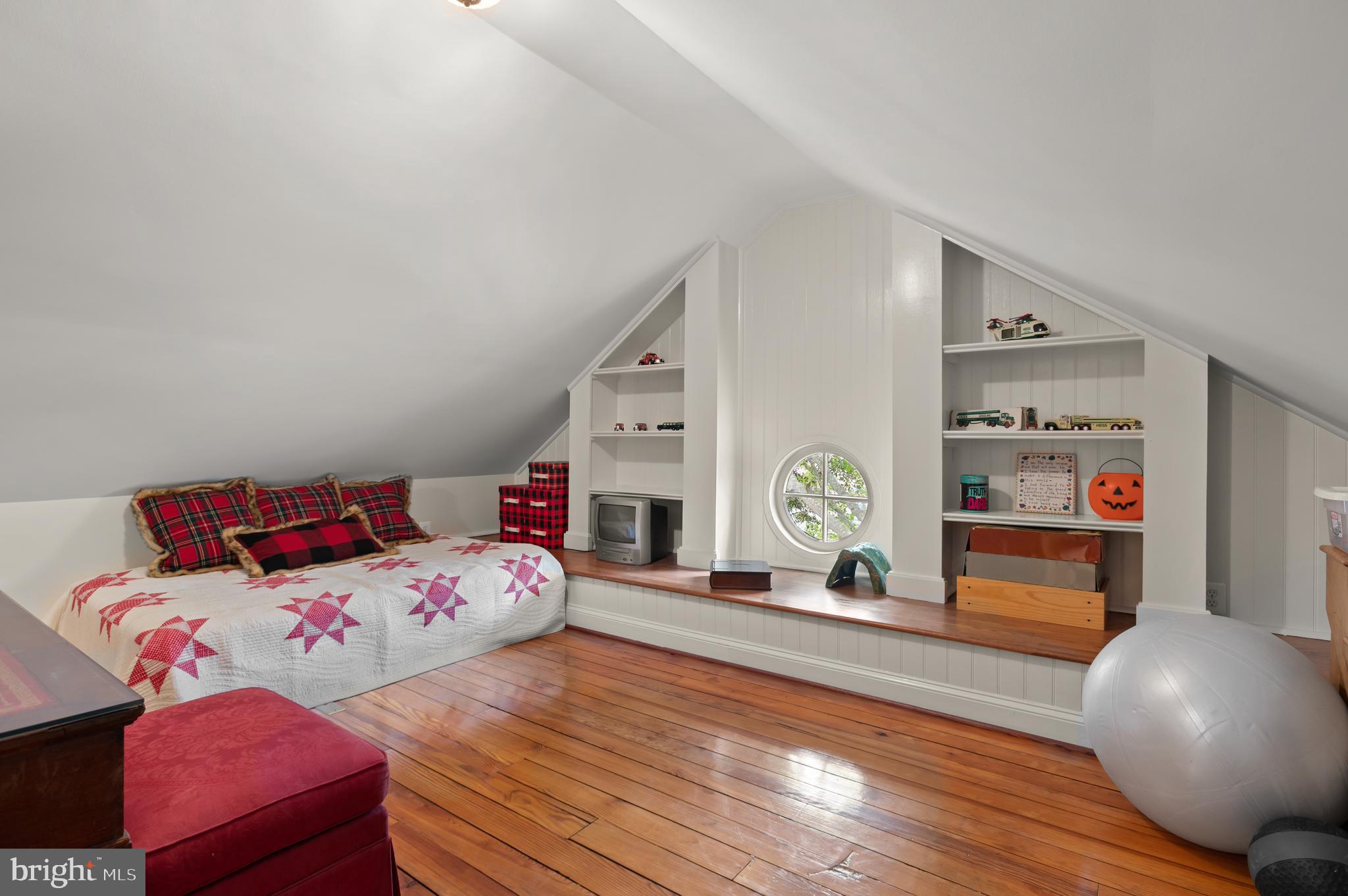 FENWICK COURT - Residential