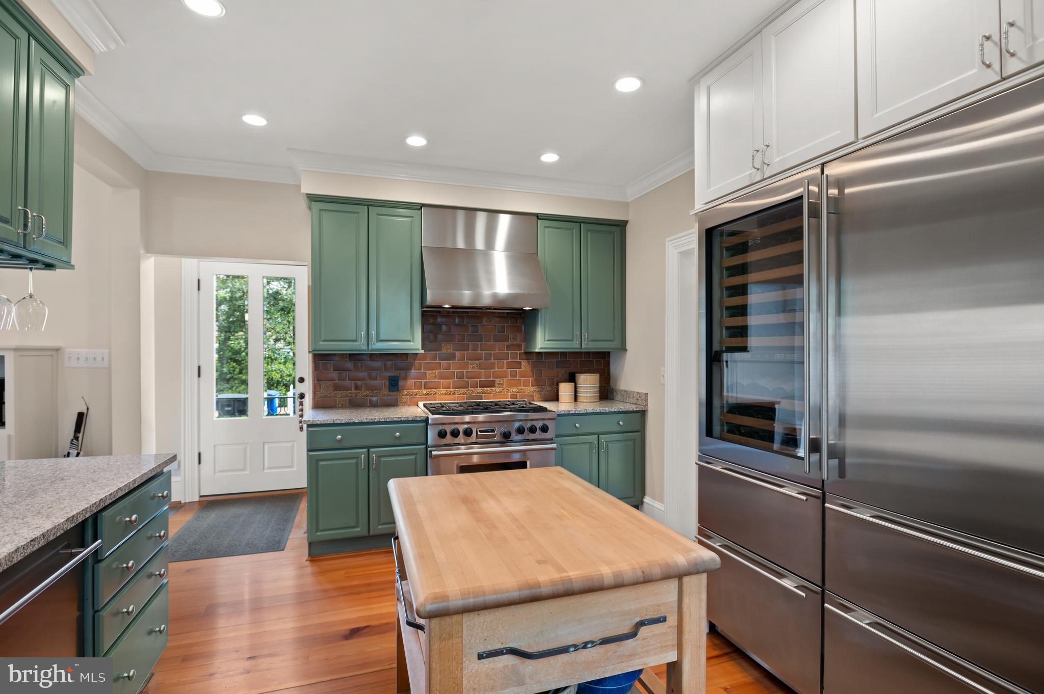 FENWICK COURT - Residential