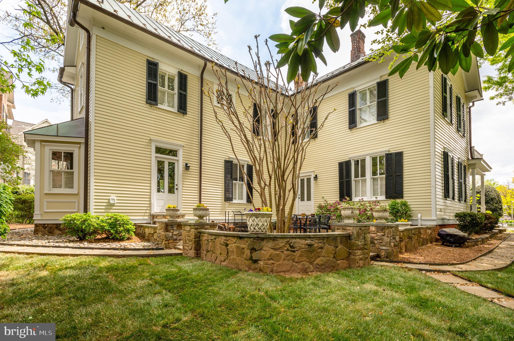 FENWICK COURT - Residential