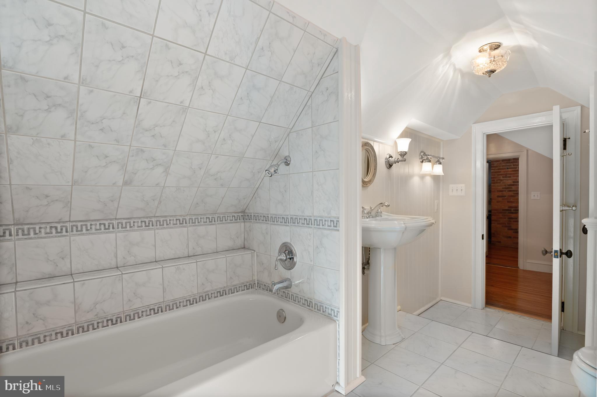 FENWICK COURT - Residential