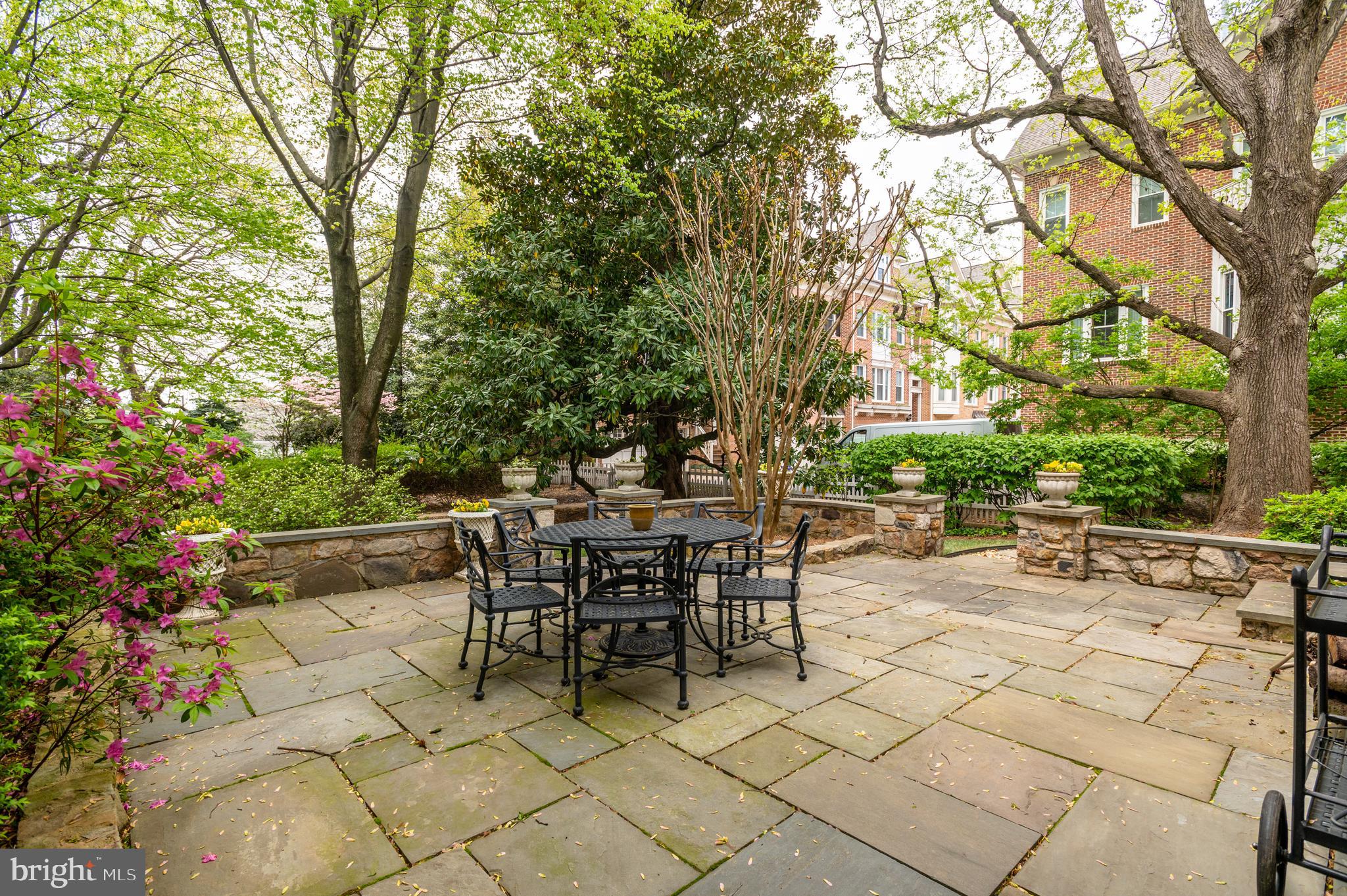 FENWICK COURT - Residential