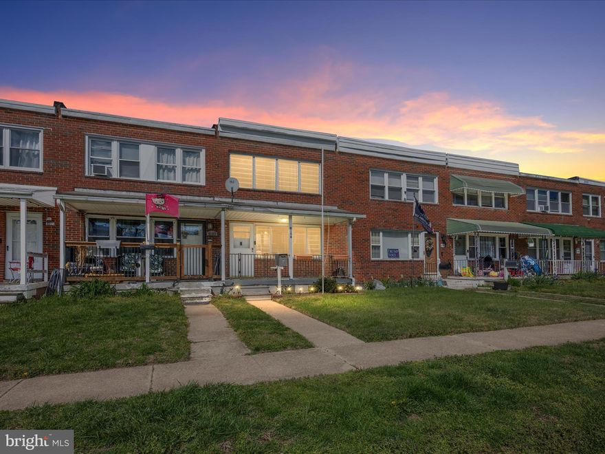 AGENTS THERE IS 2 BLINK CAMERAS, ONE IN THE FRONT OF THE HOME AND IN THE BACK.  THESE WILL BE DISCONNECTED PRIOR TO A SHOWING.
LOVINGLY WELL CARED FOR HOME BY LONG TIME OWNER SHOWS PRIDE OF OWNERSHIP!  FRESHLY PAINTED INTERIOR.  COVERED FRONT PORCH FOR ENJOYING THE NICE WEATHER.  THE INTERIOR HAS BEEN FRESHLY PAINTED.  STEP INTO THE SPACIOUS LIVING ROOM, (HARDWOOD UNDER THAT CARPET) WITH PLENTY OF NATURAL LIGHT.  THE LARGE EAT IN KITCHEN HAS NEW LUXURY PLANK FLOORING AND HAS BEEN UPDATED TO INCLUDE QUARTZ COUNTERTOPS AND STAINLESS STEEL APPLIANCES. PLUS GAS COOKING.  UPPER LEVEL OFFERS 3 BEDROOMS WITH HARDWOOD FLOORING.  FULL BATHROOM HAS BEEN UPDATED. PRIMARY BEDROOM WITH LARGE CLOSET SPACE. THE WALK-OUT BASEMENT HAS A RECREATIONAL/FAMILY ROOM AREA PLUS LAUNDRY AND PLENTY OF STORAGE SPACE.  AN ADDED BONUS OF THIS HOME IS A CARPORT IN THE BACKYARD FOR PRIVATE PARKING AND A SHED WITH ELECTRIC.  SCHOOLS WITHIN WALKING DISTANCE. 2 PARKS ALSO WITHIN WALKING DISTANCE. CAN OBTAIN A PRIVATE POOL MEMBERSHIP AT EAST CREST. DON'T MISS THE OPPORTUNITY TO OWN THIS AFFORDABLE HOME IN MOVE-IN CONDITION!