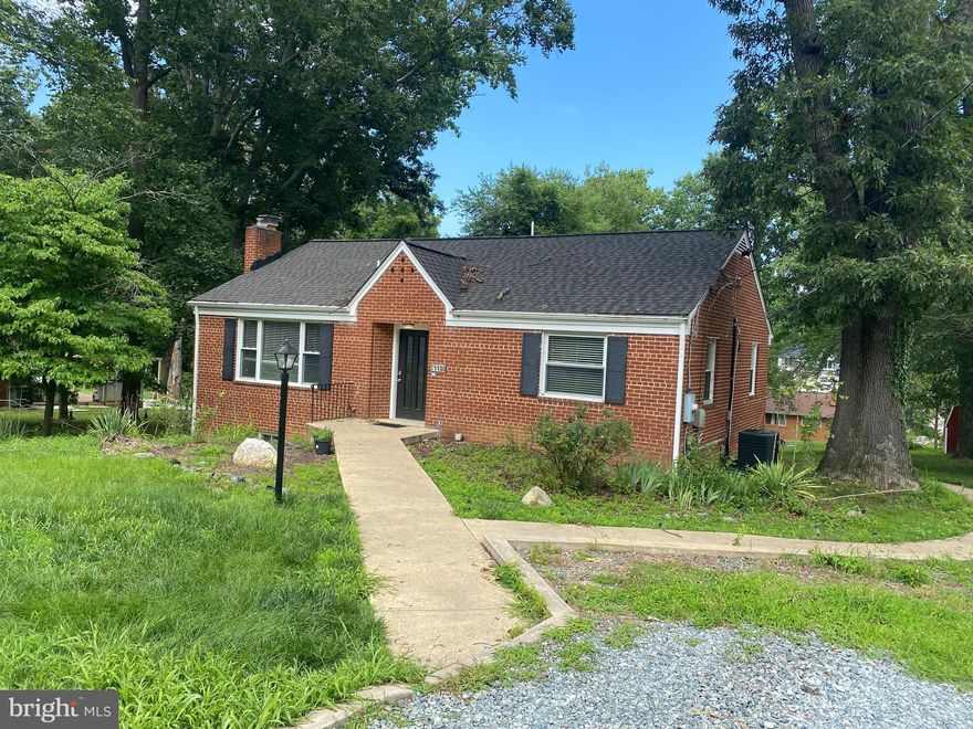 Cozy Top-Floor Duplex in Detached Home, Fort Washington, MD  2 bedroom, 1 Bath.  Stainless Steel Appliances, Quartz Countertops & Deck.  ALL UTILITIES INCLUDED. Pets on case-by-case basis.  Rent Spree Application $40.  Decent Credit, Good Rental History, Good Criminal History, 3 times Rent in Income.