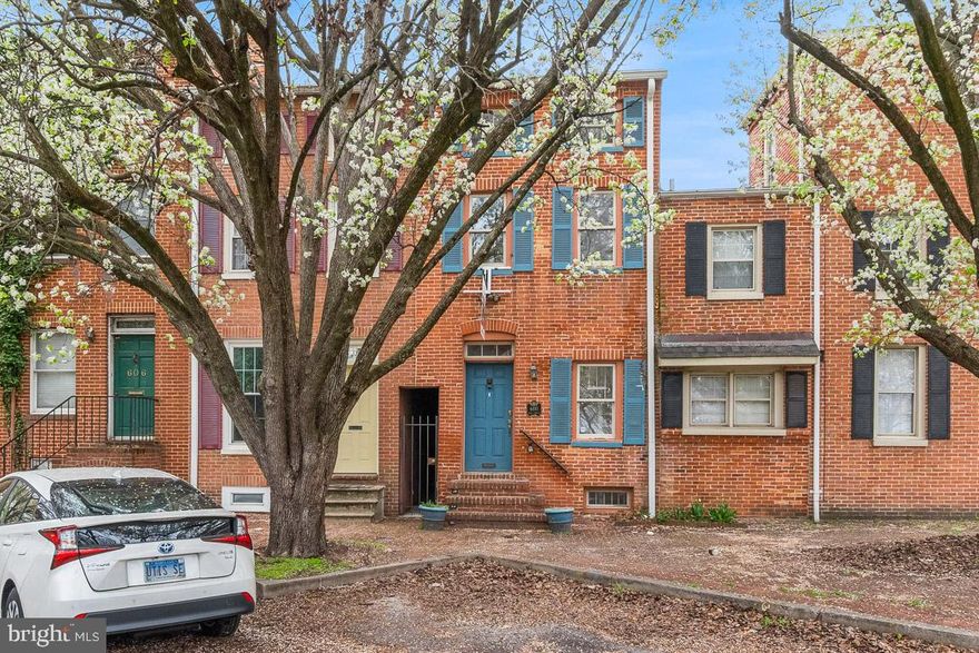 Rarely available park front rowhome in Ridgely’s Delight! This property is perfectly tucked away on a tree-lined street with plenty of available parking out front. Enjoy 3 bedrooms, 2 full baths with a cozy wood burning fireplace and deck out back.
Just a stroll away from Camden Yards, M&T Bank Stadium & University of Maryland Medical Center!