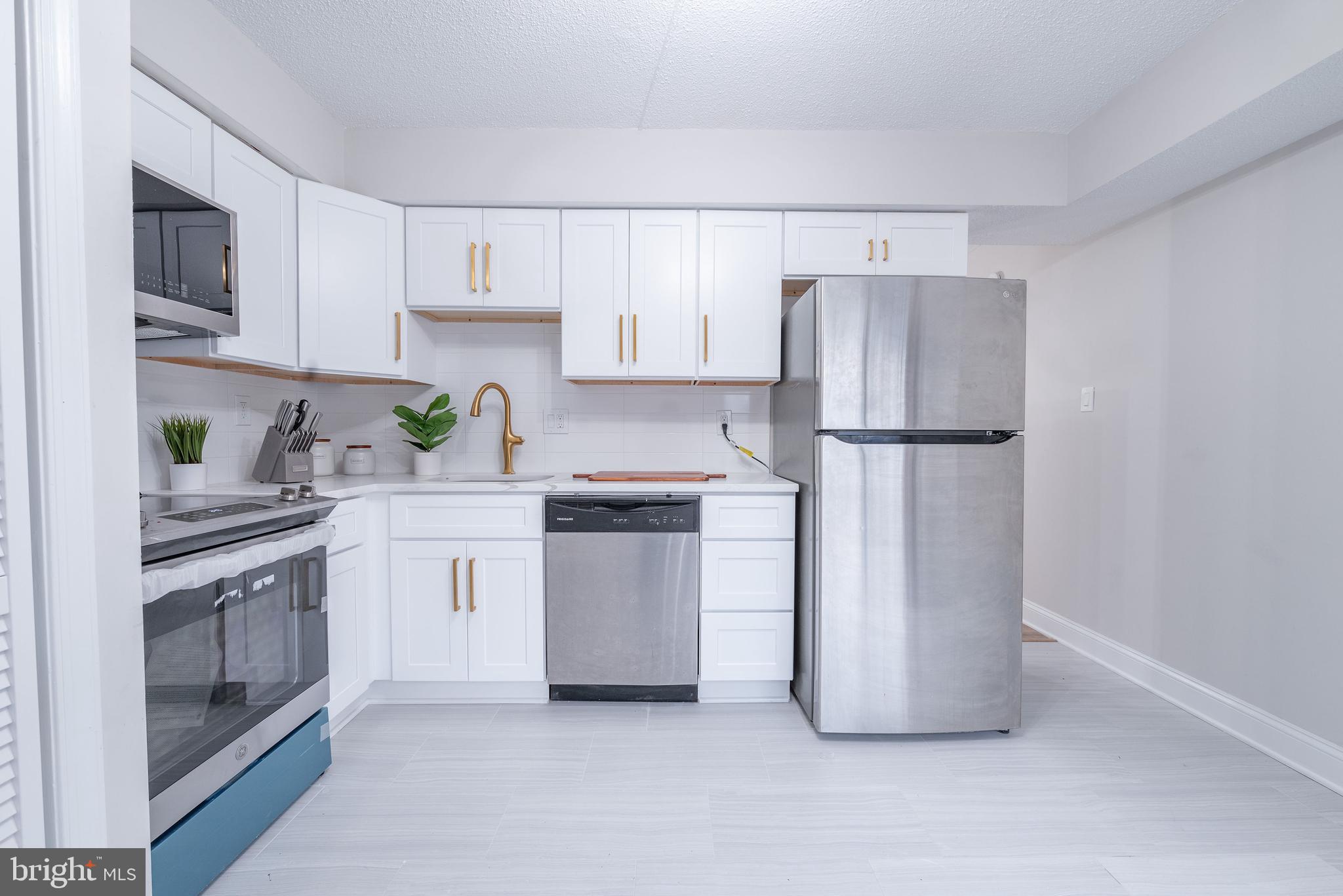 ARBORY CONDO-PHASE 9> - Residential