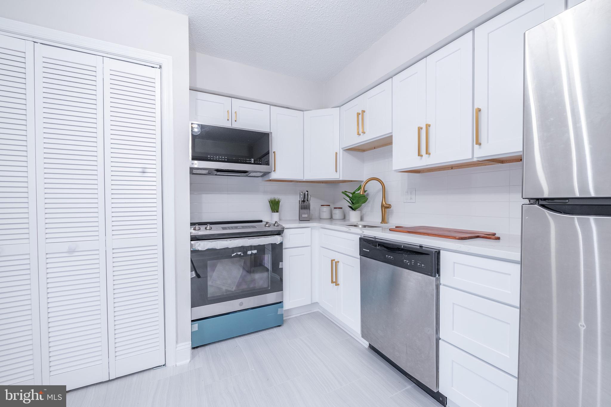 ARBORY CONDO-PHASE 9> - Residential