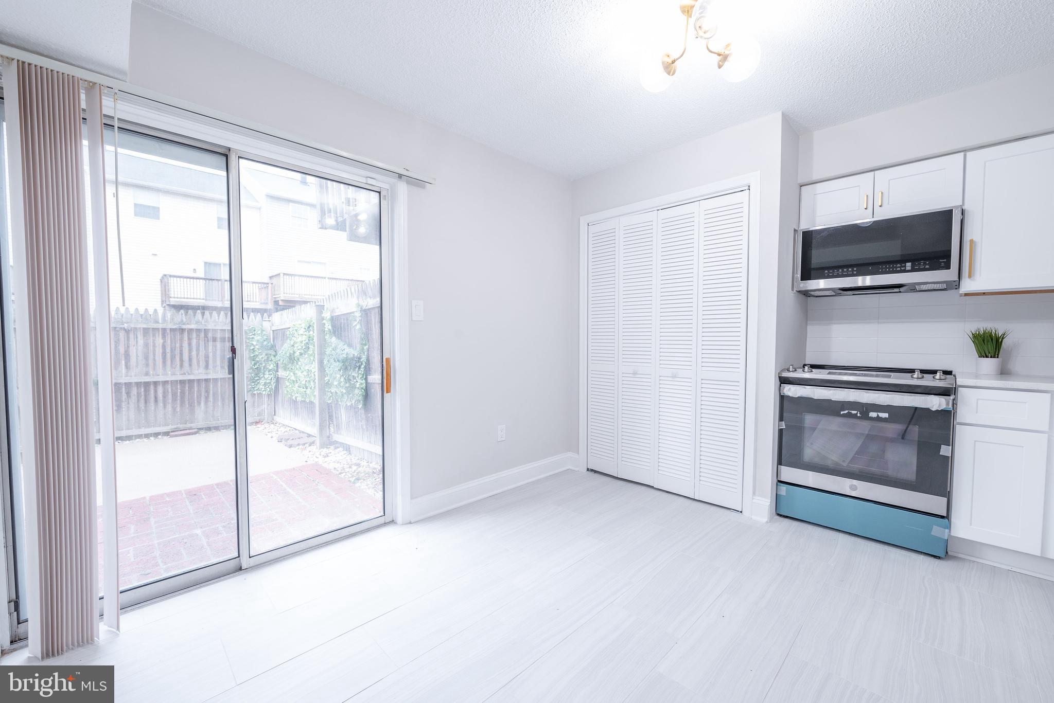 ARBORY CONDO-PHASE 9> - Residential