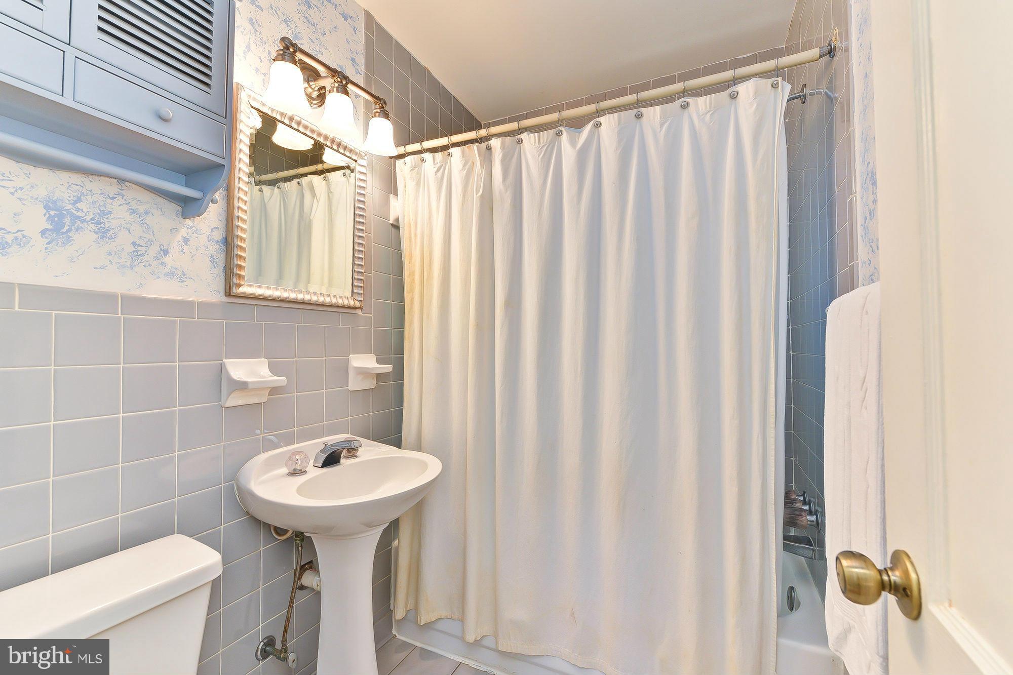 BUCKNELL MANOR - Residential