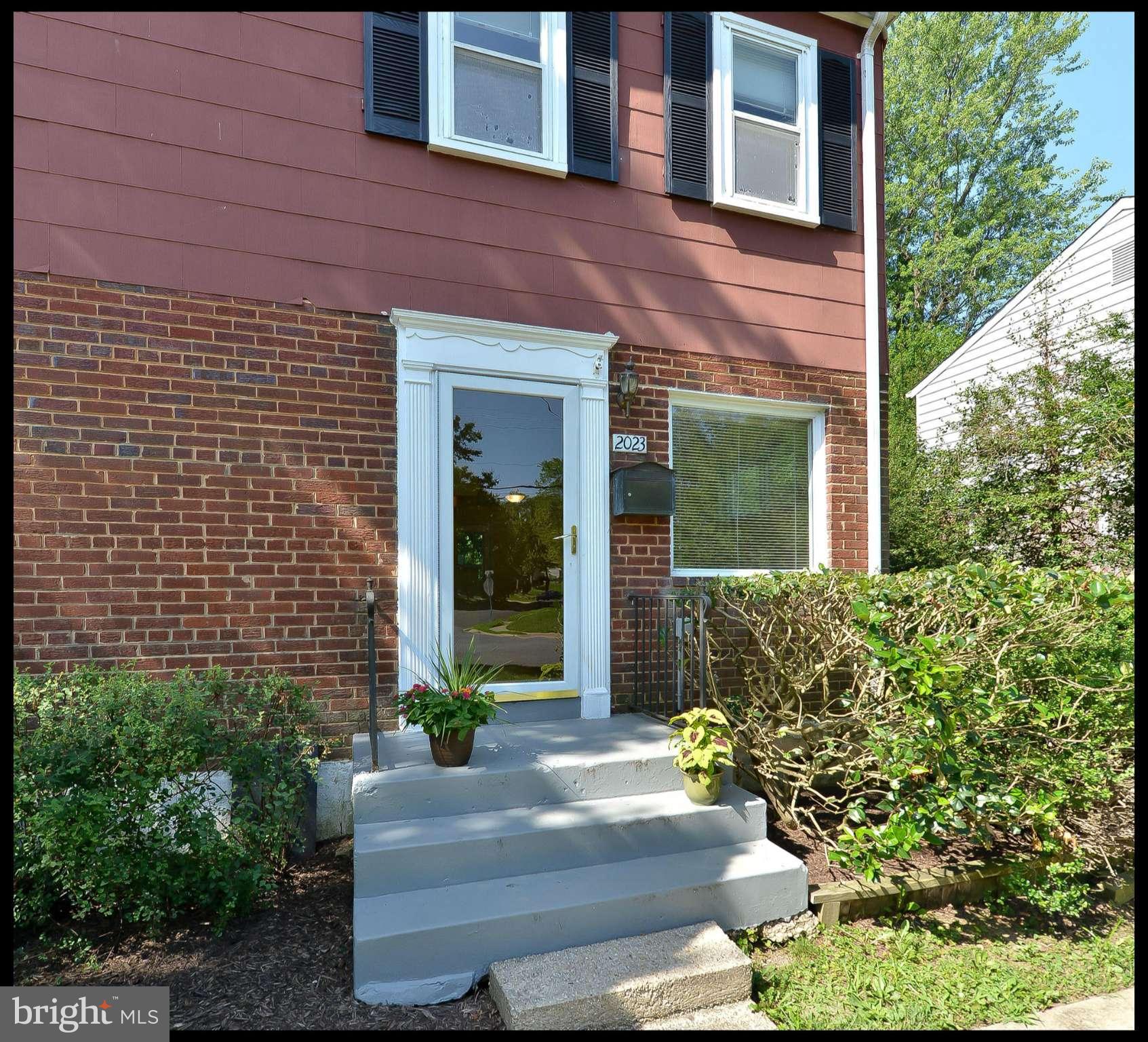 BUCKNELL MANOR - Residential