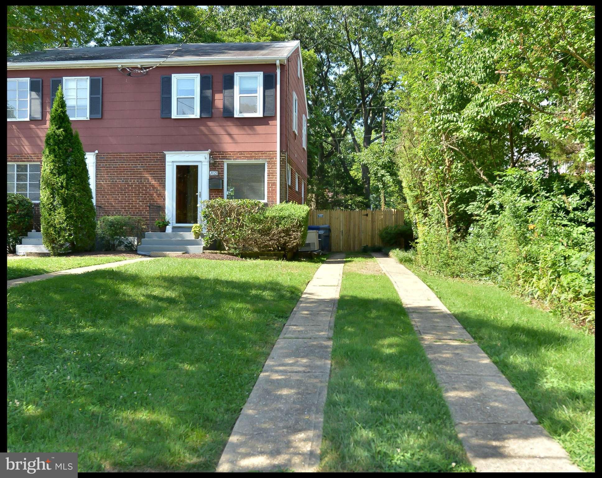 BUCKNELL MANOR - Residential