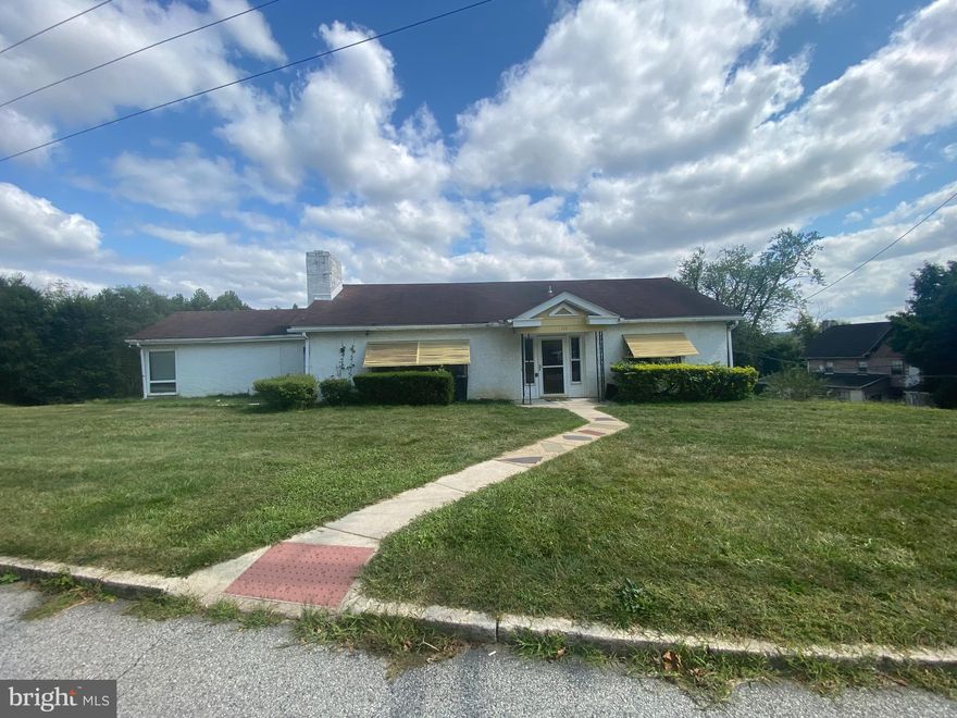 This beautiful  rancher is waiting for someone to occupy and provide the TLC needed.  Investors and Handymen come by.

THIRD PARTY PROCESSOR REQUIRED. SEE ATTACHED DISCLOSURES (then you attach the fee docs in this e-mail) THAT MUST BE SIGNED AND PRESENTED WITH ALL OFFERS.

 This property is a short sale 
Third party is involved -
CK Capital LLC

Agents can then view our docs and have the buyer sign and present with their offer.