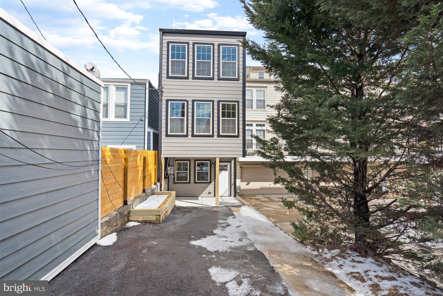 RIVERSIDE - Residential