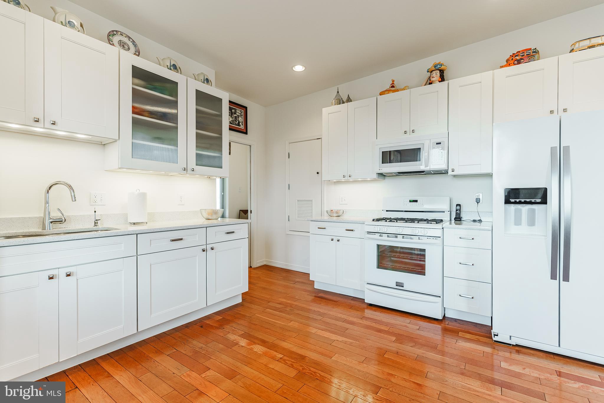 PASSYUNK SQUARE - Commercial Sale