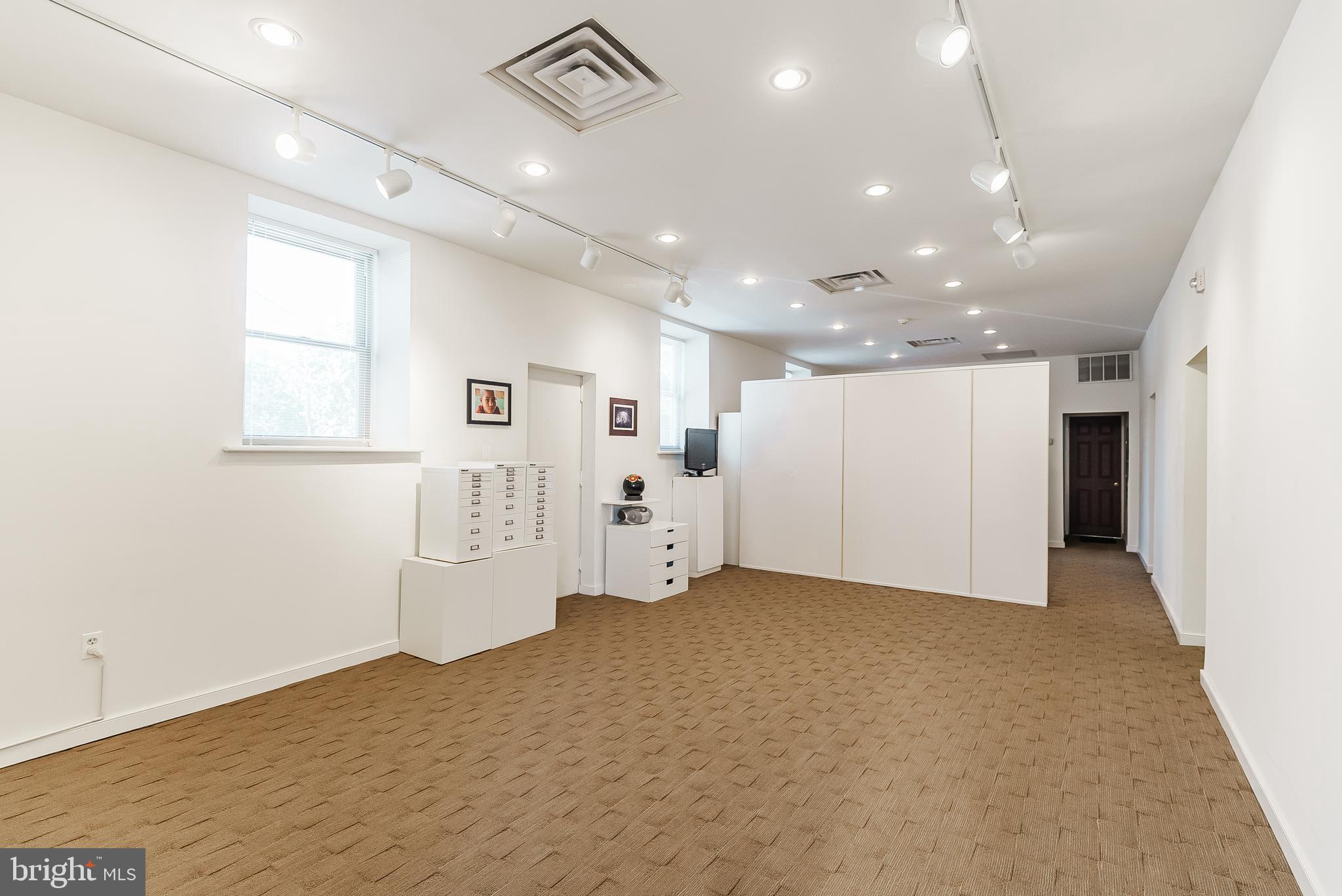 PASSYUNK SQUARE - Commercial Sale