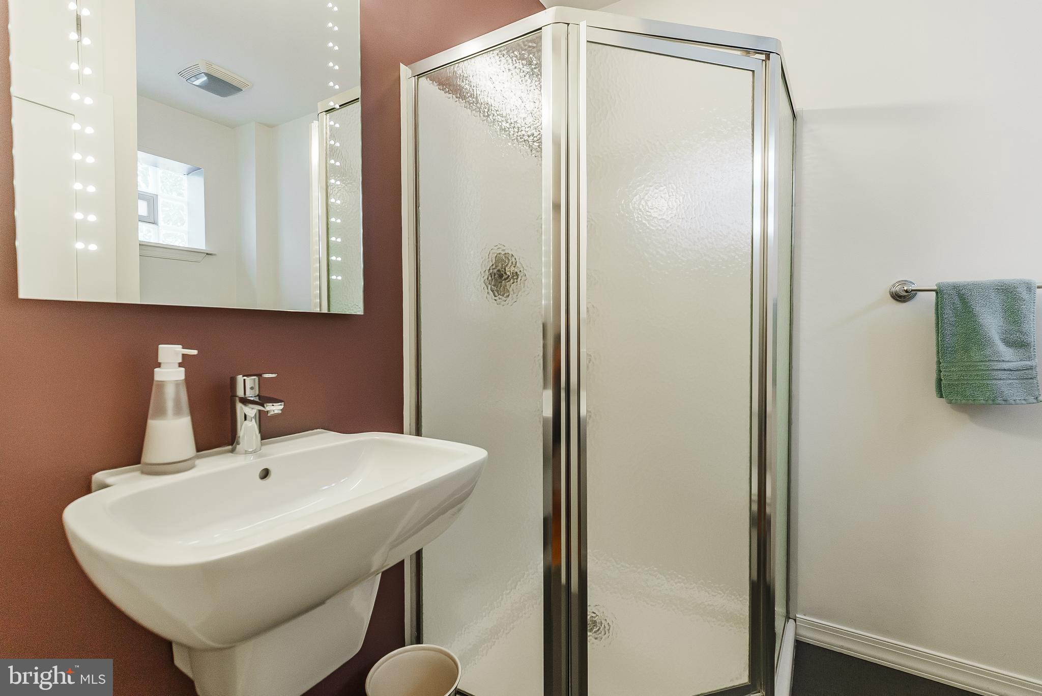 PASSYUNK SQUARE - Commercial Sale