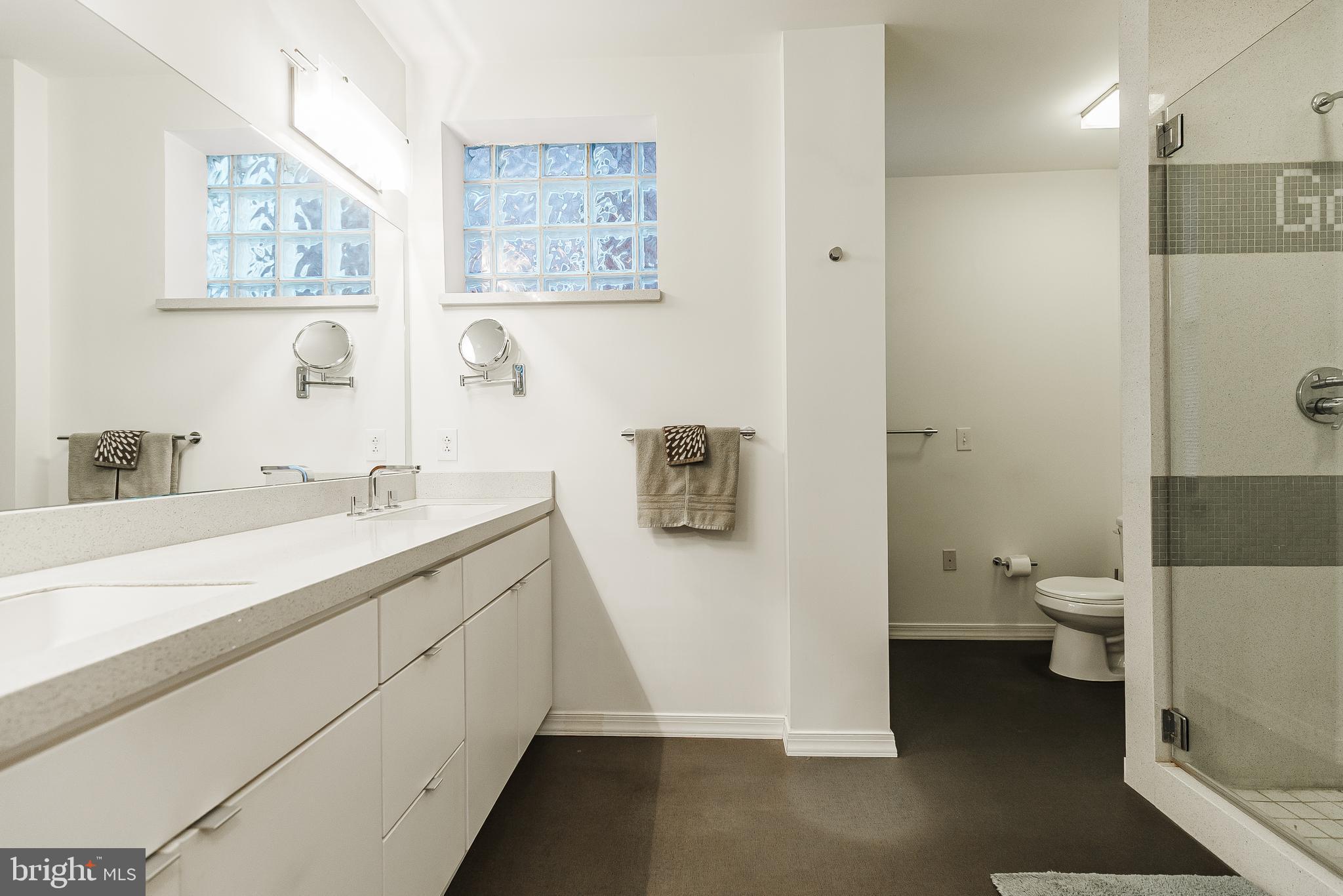 PASSYUNK SQUARE - Commercial Sale