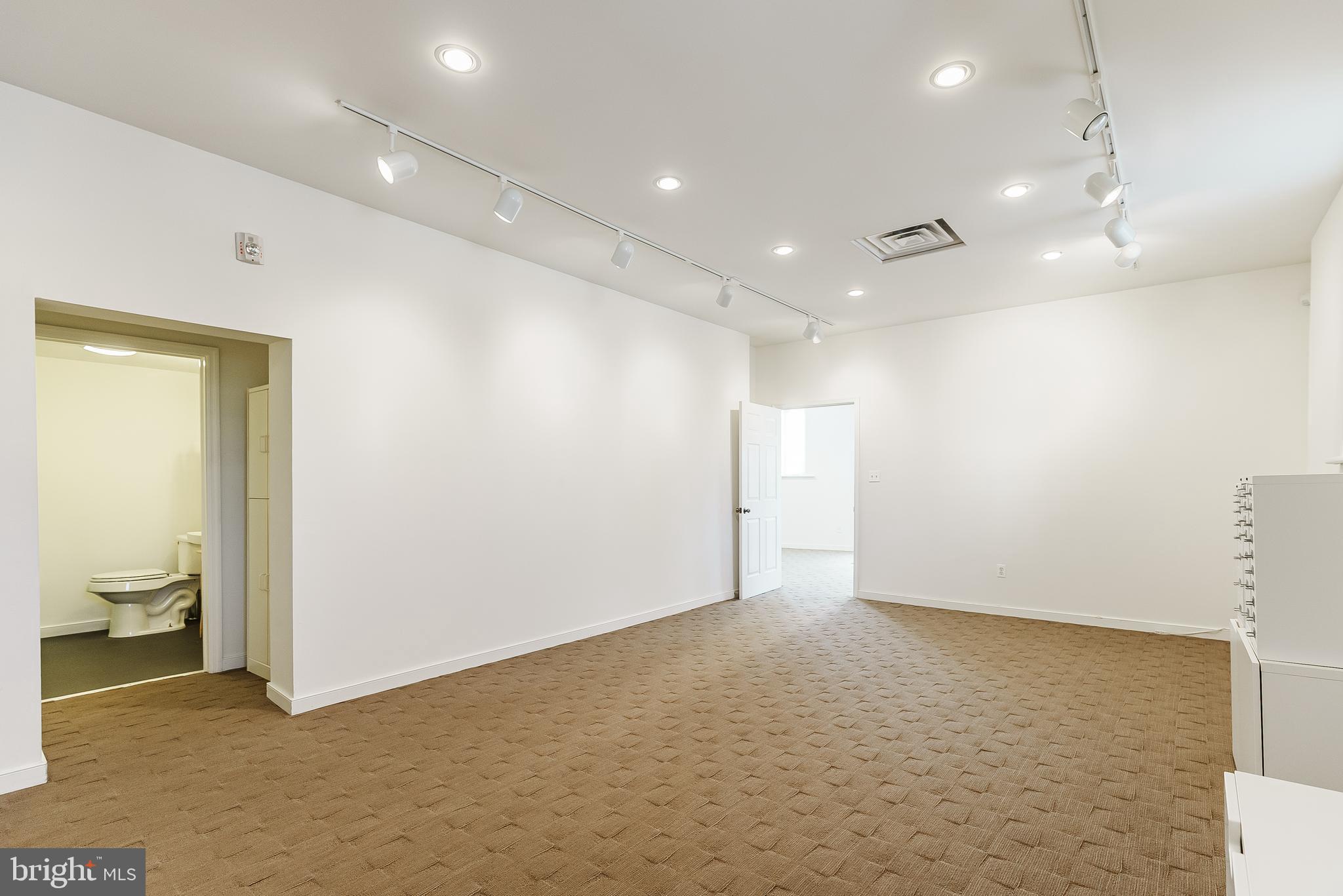 PASSYUNK SQUARE - Commercial Sale