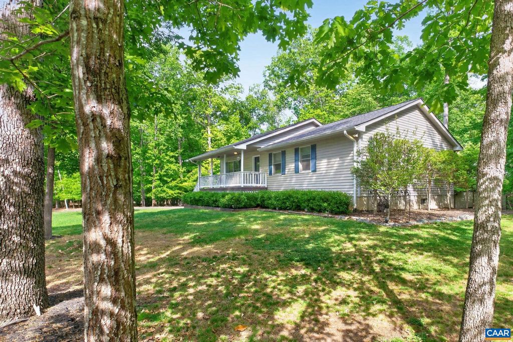 Photo of 47 Dogleg Rd, PALMYRA, VA 22963 (MLS # 676793)
